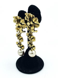 Clip-on earring  of 3 loops hanging one below the other, one fals pearl, France