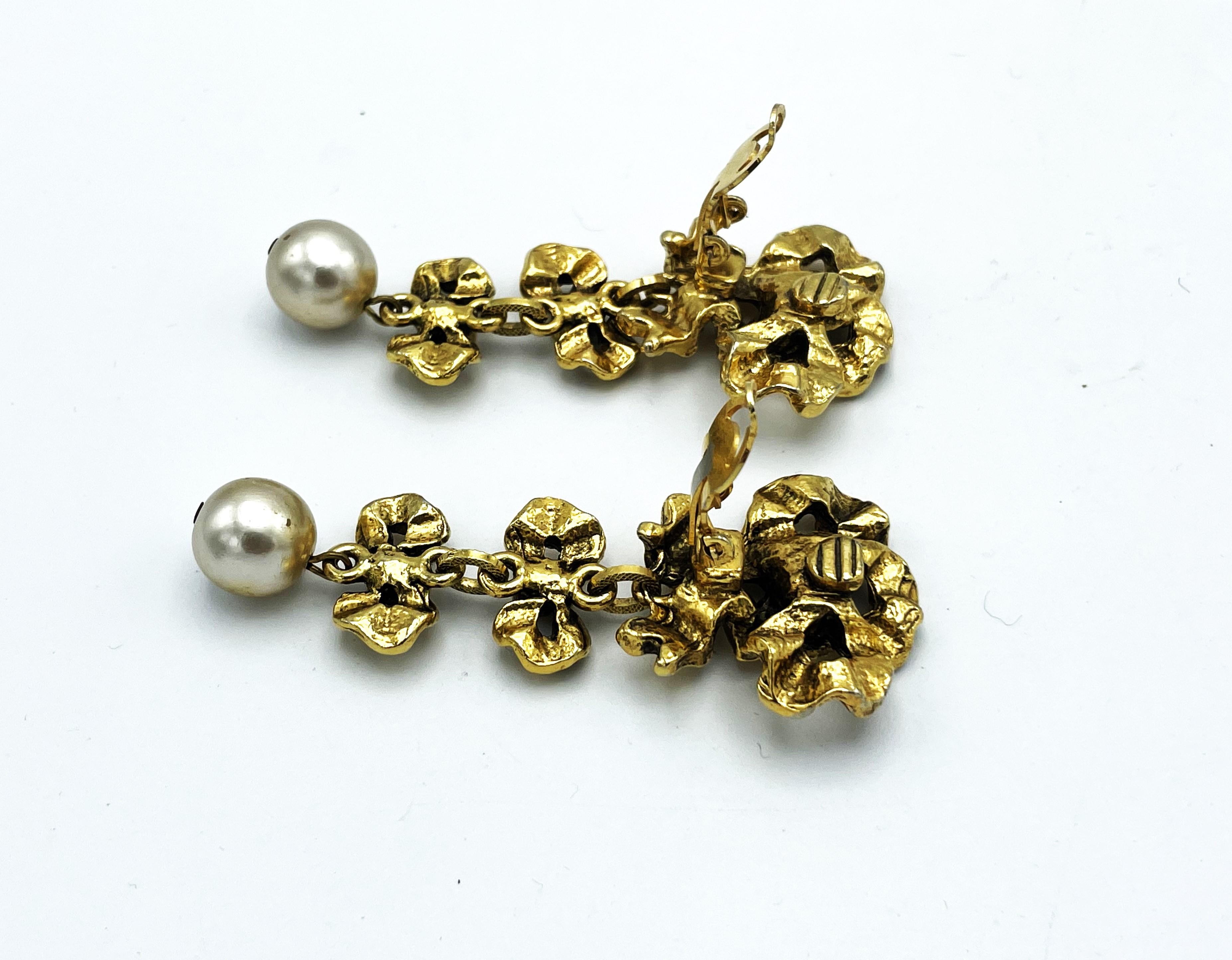French Cut  Clip-on earring  of 3 loops hanging one below the other, one fals pearl, France