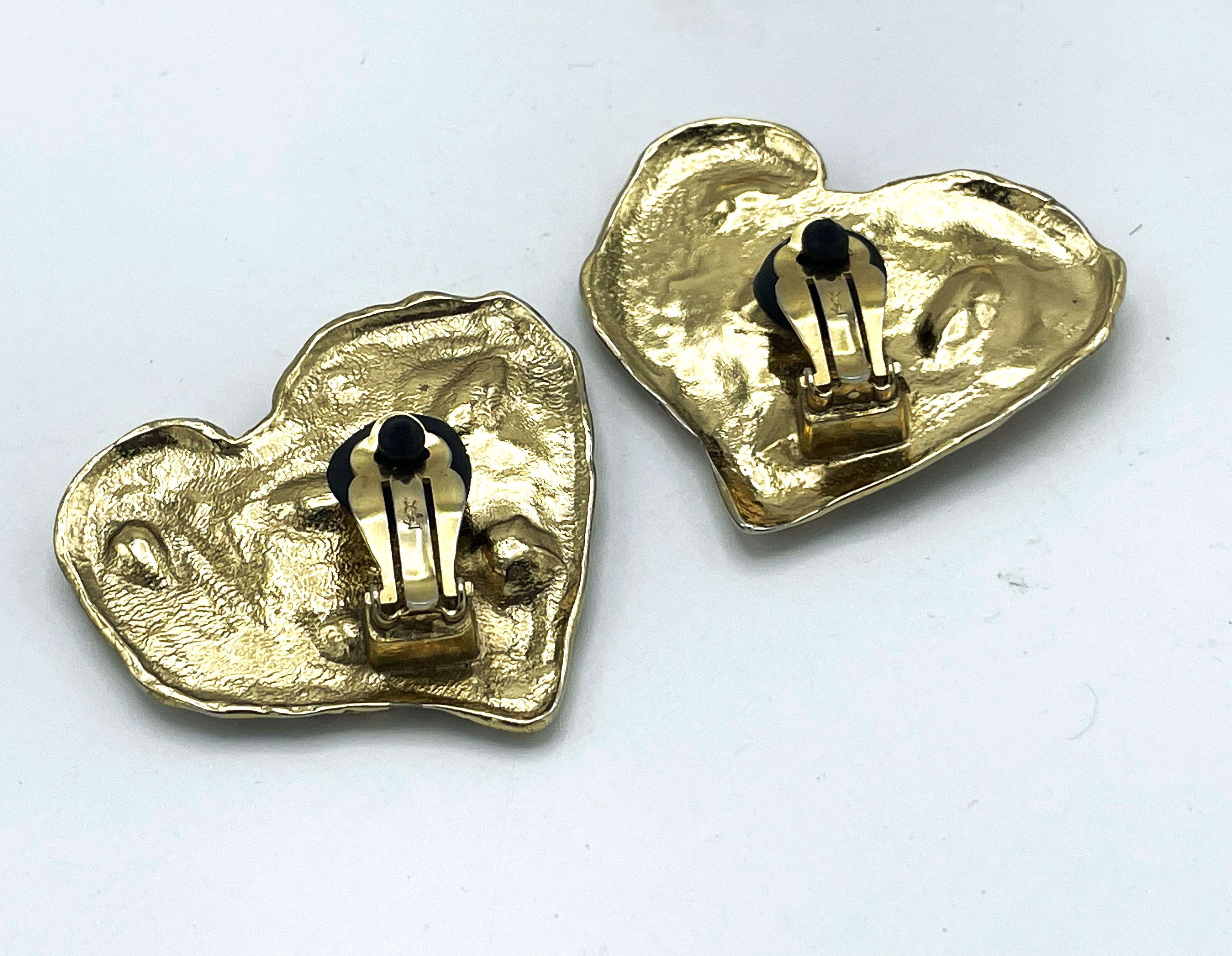 Clip-on earring, Yves Saint Laurent large heart with clear rhinestones, 1980s In Excellent Condition For Sale In Stuttgart, DE