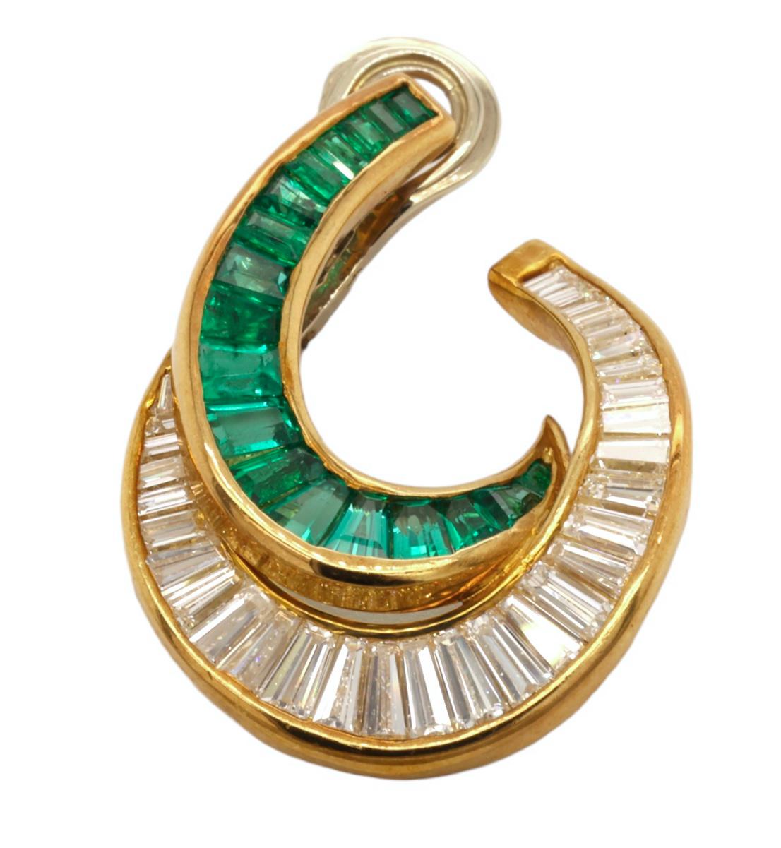 Artisan Boucles d'oreilles à clips 5 carats d'émeraudes et de diamants baguettes de 4,5 carats, Estate Sultan Oman en vente