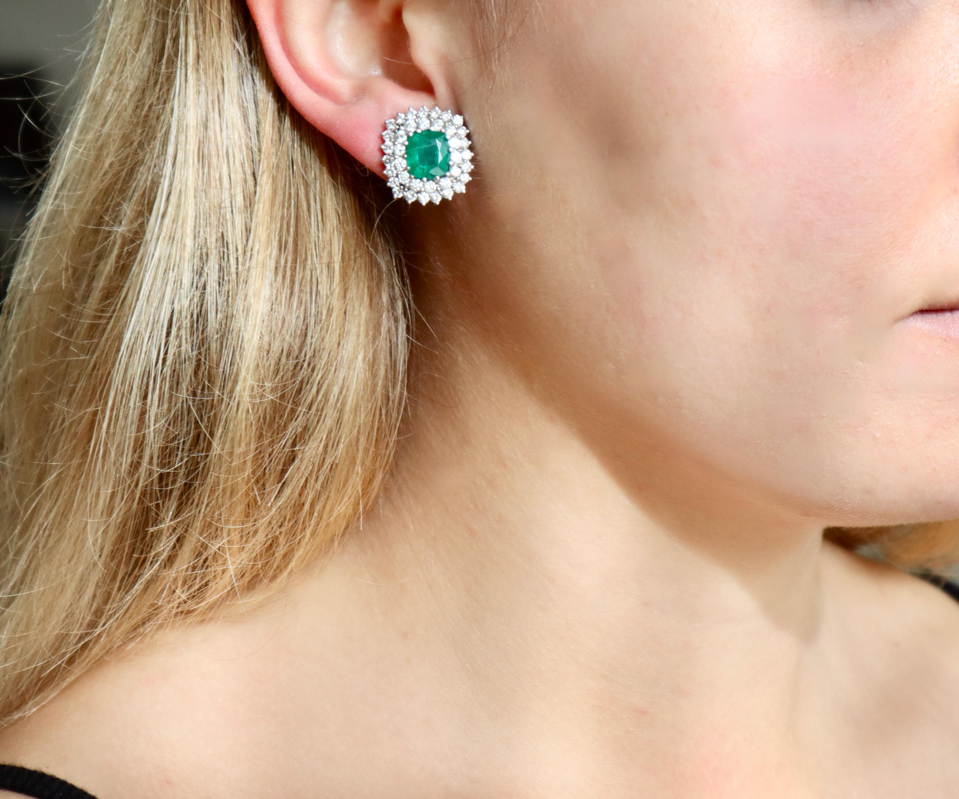 Clip-On Earrings Brazil Emeralds 4.87 Carats 18 Carat White Gold Diamonds In Good Condition For Sale In Paris, FR