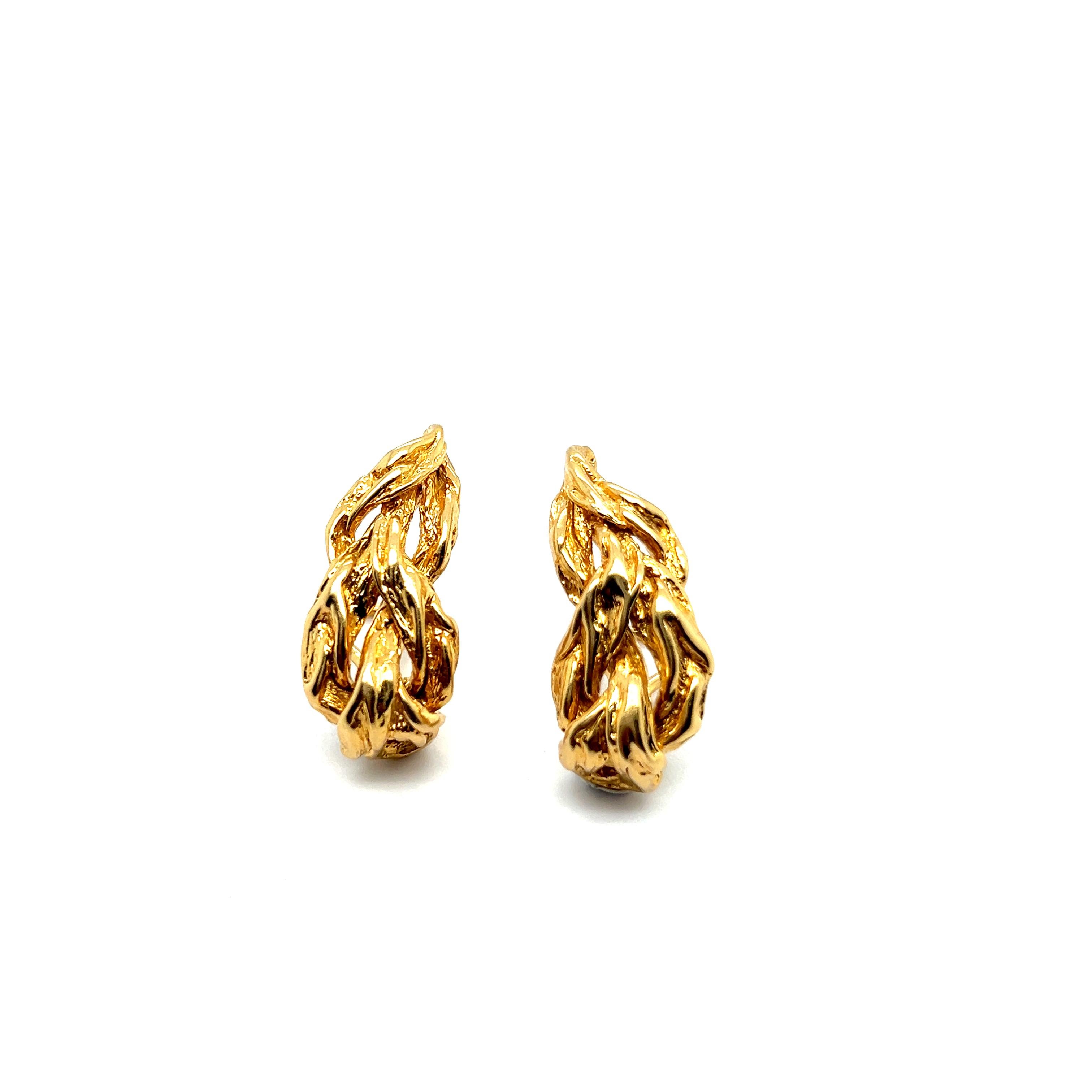 Inspired by the mesmerizing allure of a golden vortex, Gilbert Albert's 18 Karat yellow gold clip-on earrings embody a fusion of amazing artistry.

This piece truly reflects Albert's renowned mastery and innovation, pioneering avant-garde designs in