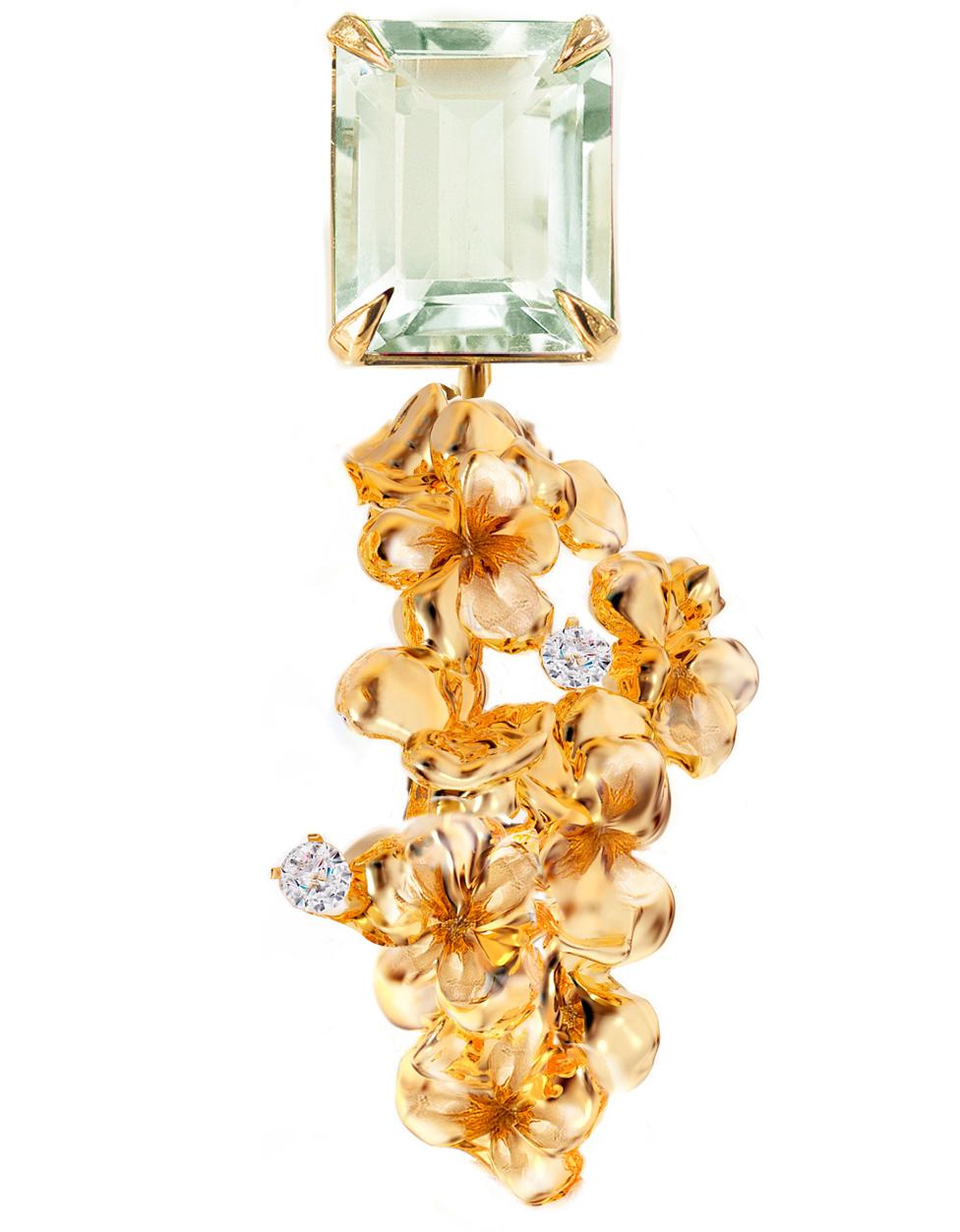 These contemporary 18 karat yellow gold Hortensia Floral cocktail stud earrings are encrusted with round diamonds and detachable prasiolites. This jewellery collection was featured in Vogue UA review in November.
One earring is around 4 cm long. We