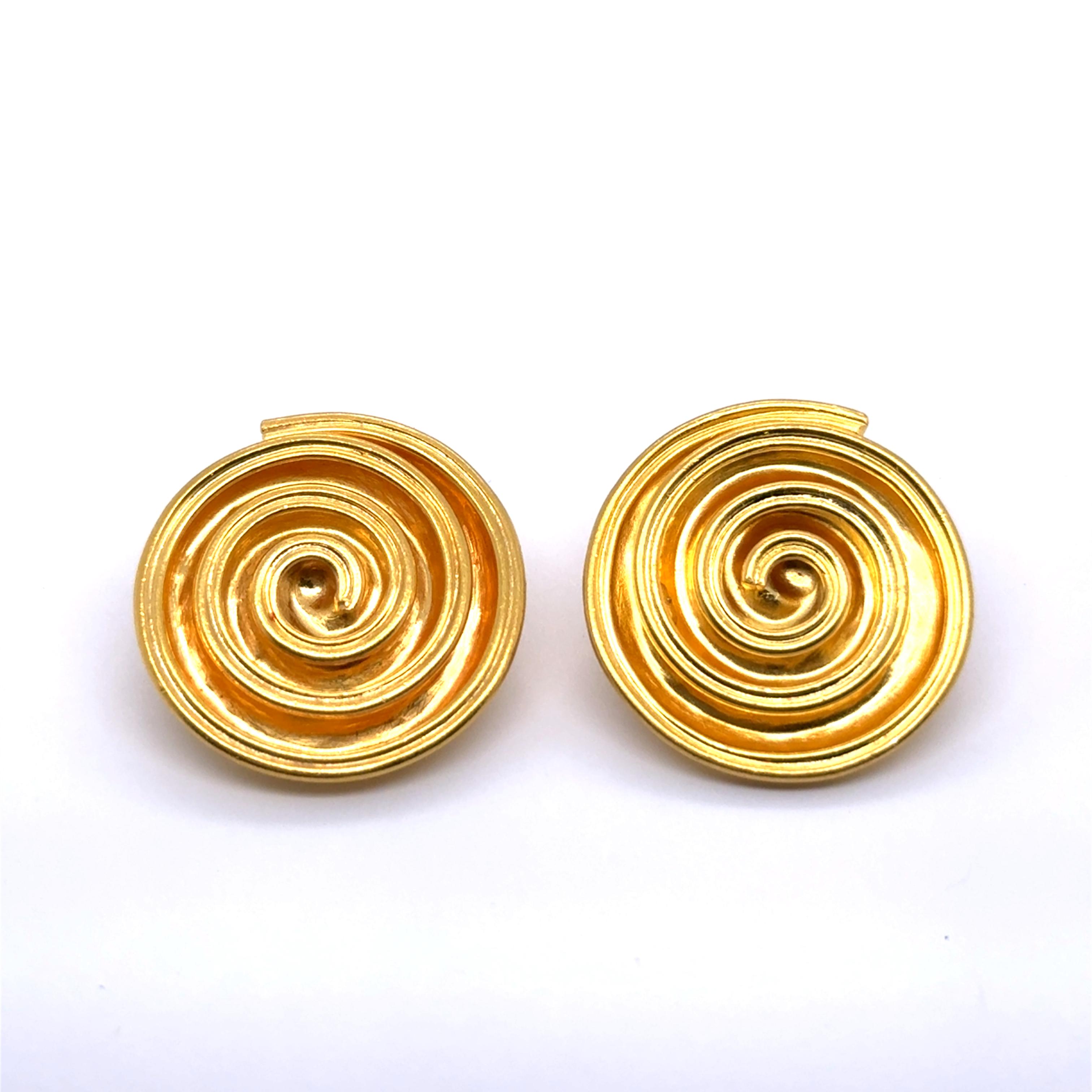 Clip-on Earrings in 21  Karat Gold by Ilias Lalaounis In Good Condition For Sale In Lucerne, CH