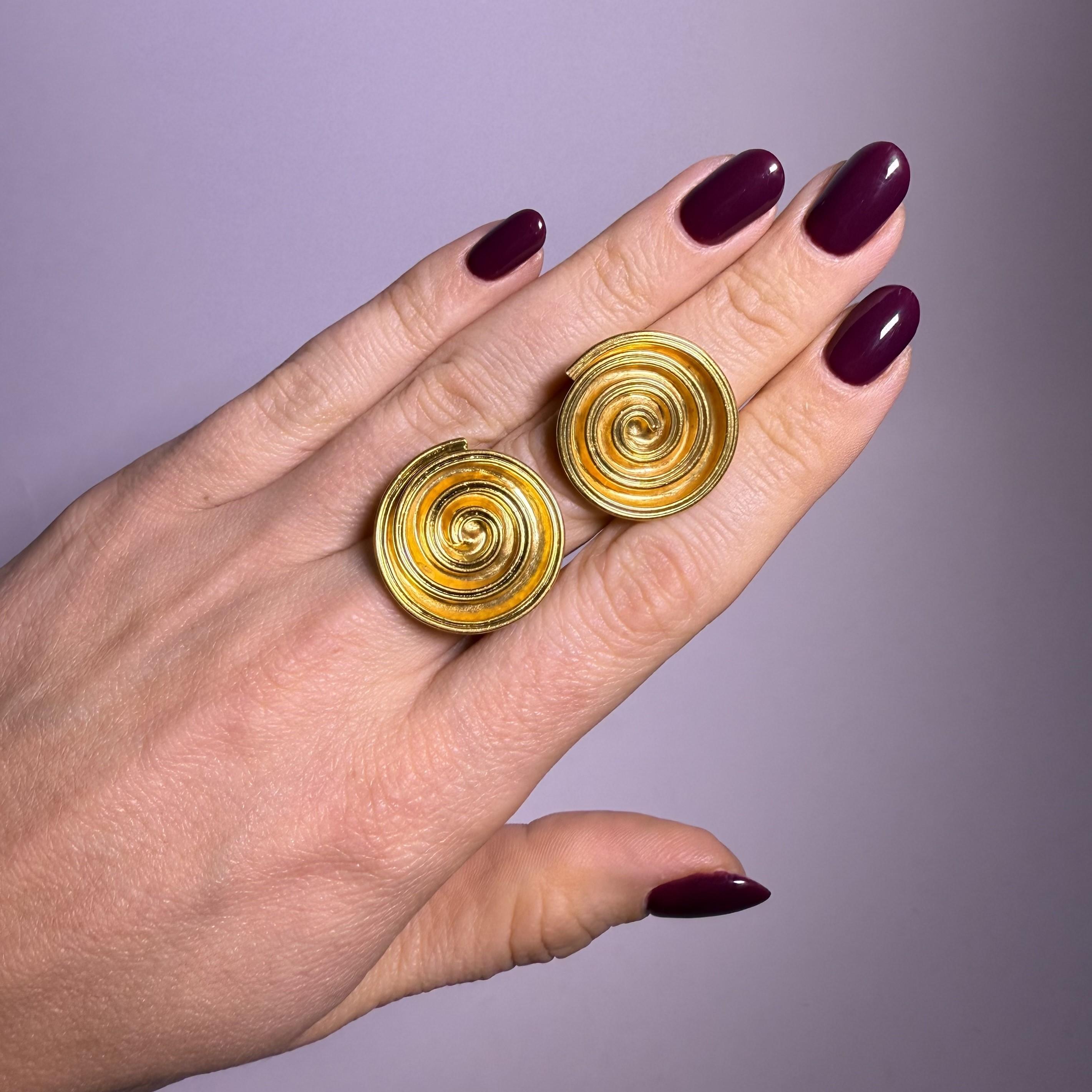 Women's or Men's Clip-on Earrings in 21  Karat Gold by Ilias Lalaounis For Sale