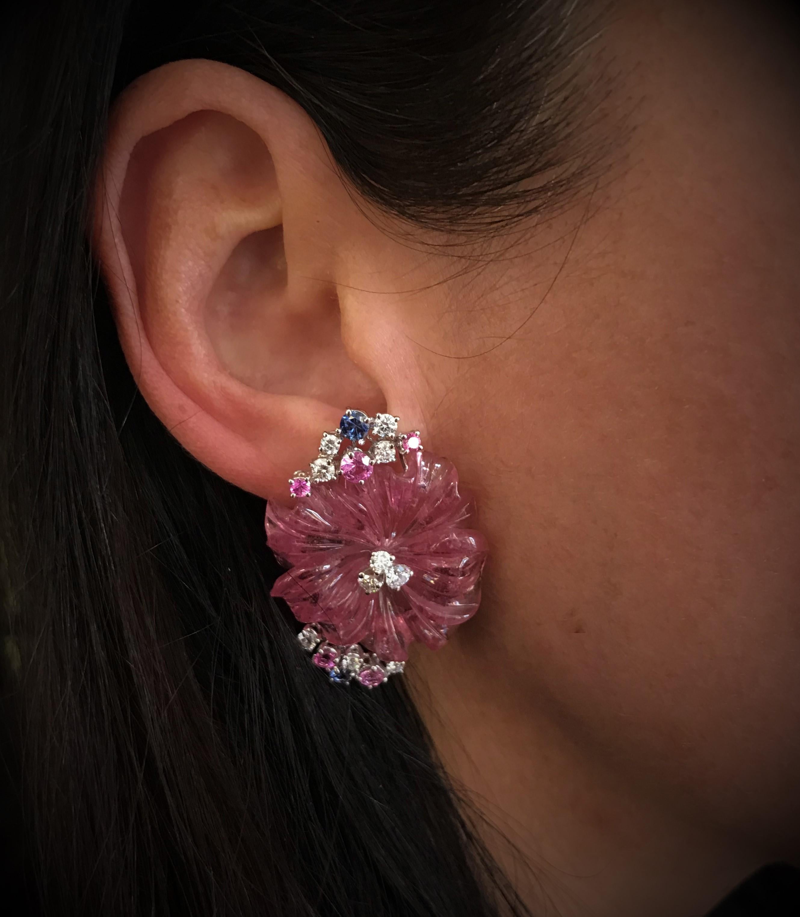 Almost a methaphysical flower for this earring realized in white gold, round brilliant cut diamonds, pink and blue sapphires and pink tourmaline flowers.

Diamonds ct 1.33
Sapphires total ct 59.32
Tourmaline ct 56.95
