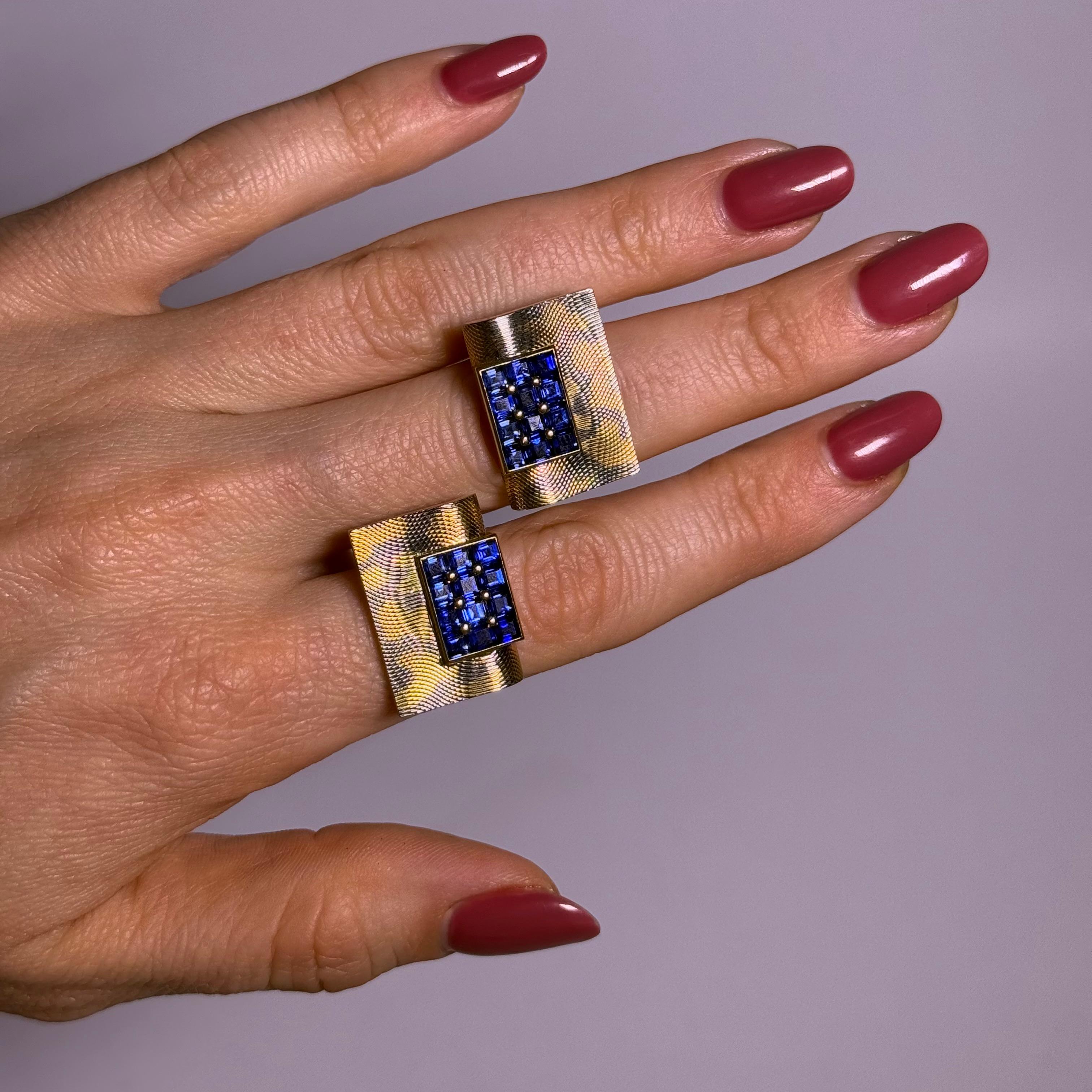 Modern Clip-on Earrings with Blue Sapphires in 18 Karat Yellow Gold For Sale