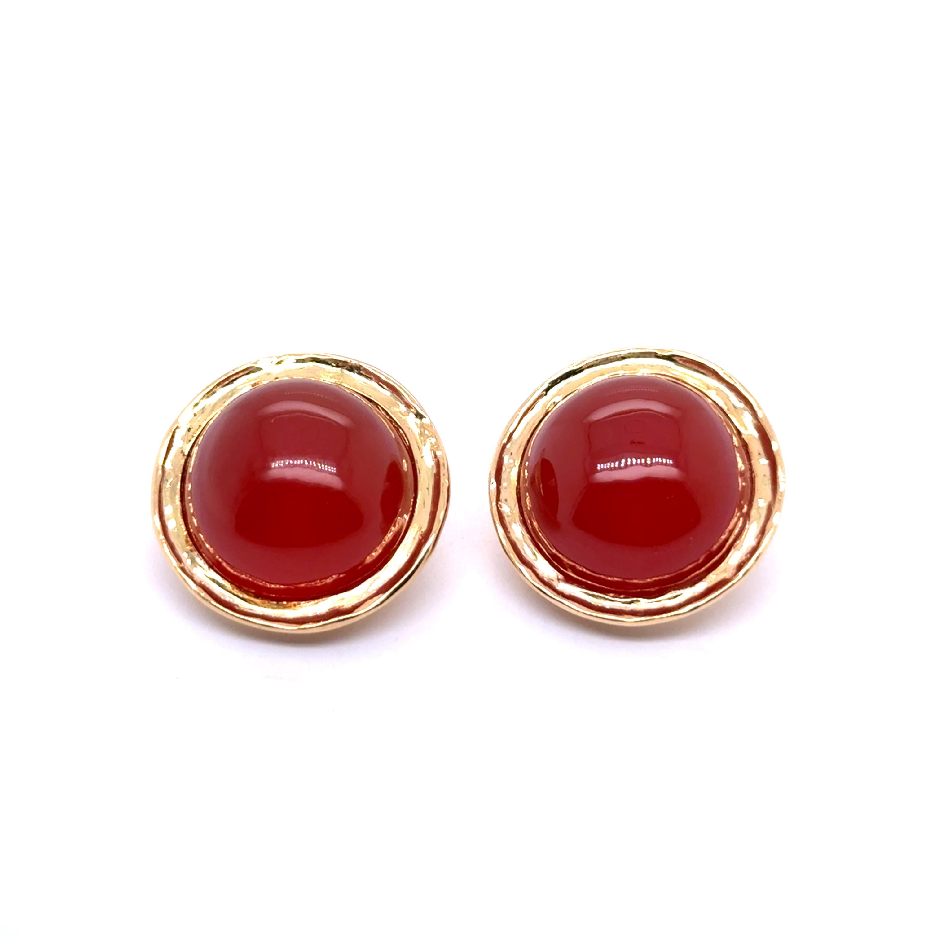 Modern Clip-on Earrings with Carnelian in 18 Karat Yellow Gold by Péclard For Sale