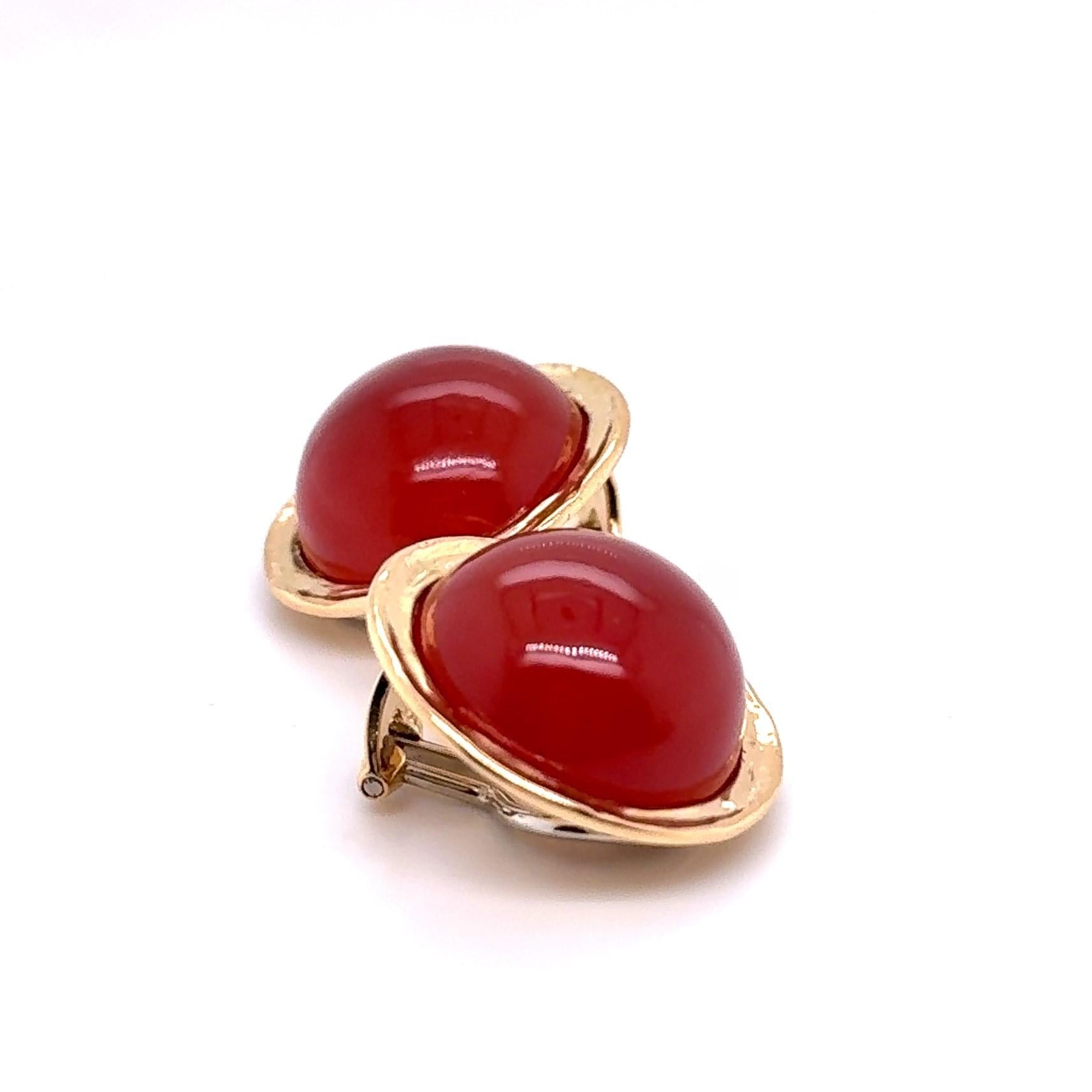 Clip-on Earrings with Carnelian in 18 Karat Yellow Gold by Péclard In Good Condition For Sale In Lucerne, CH