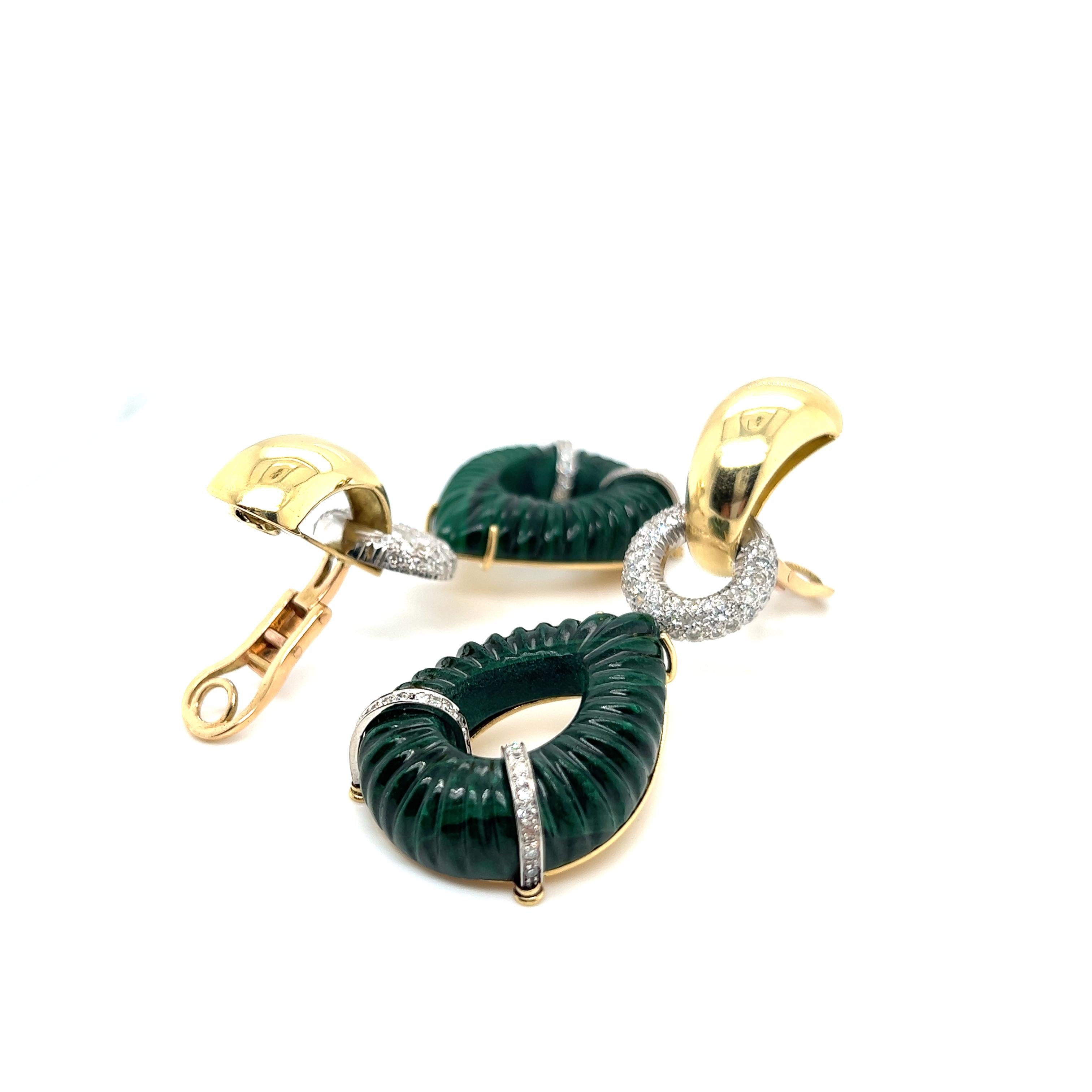 Pendientes de clip con malaquita y diamantes en oro de 18 quilates Moderno en venta