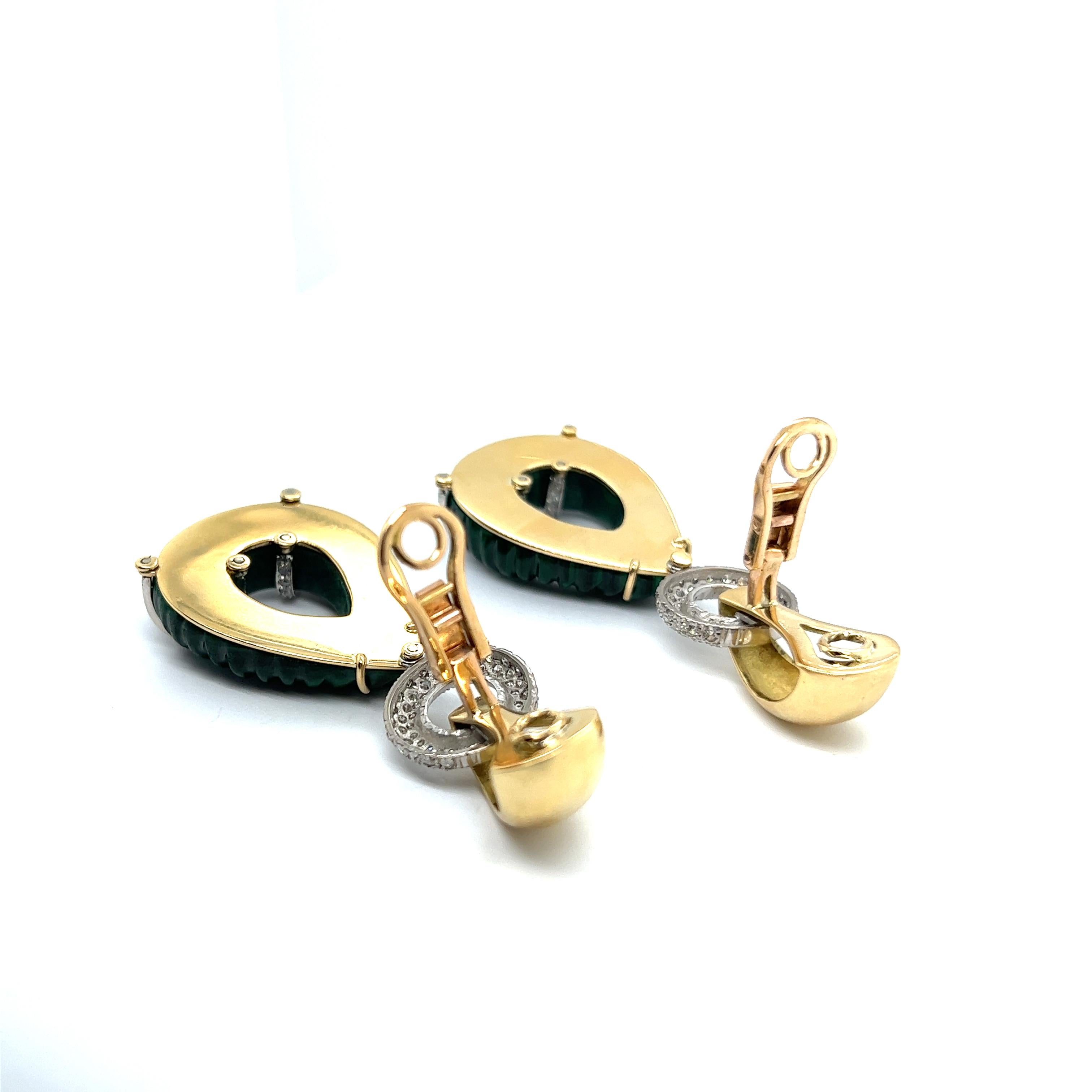 Femenino o masculino Pendientes de clip con malaquita y diamantes en oro de 18 quilates en venta