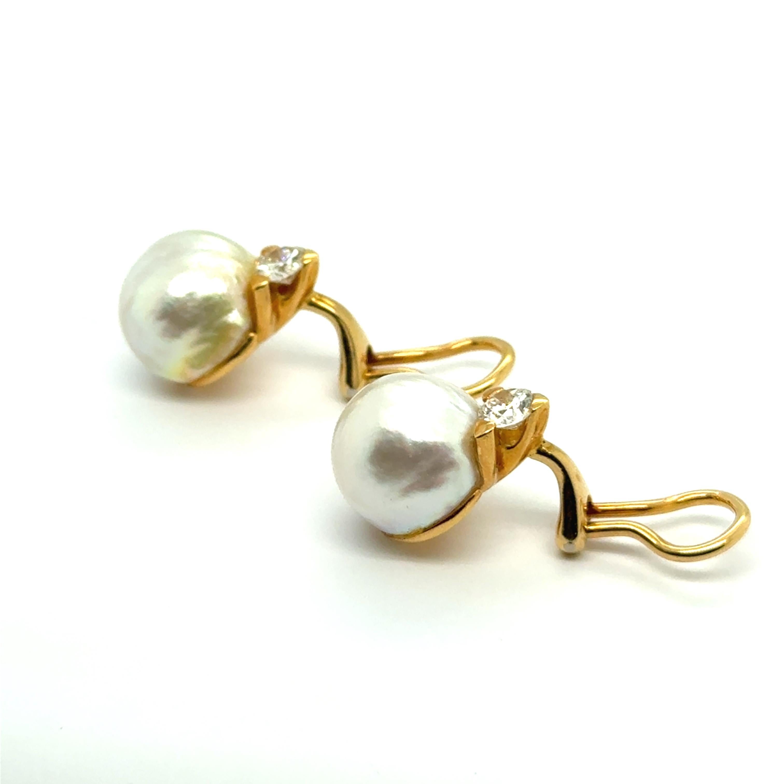 Modern Clip-on Earrings with South Sea Pearls & Diamonds in 18K Yellow Gold by Péclard For Sale