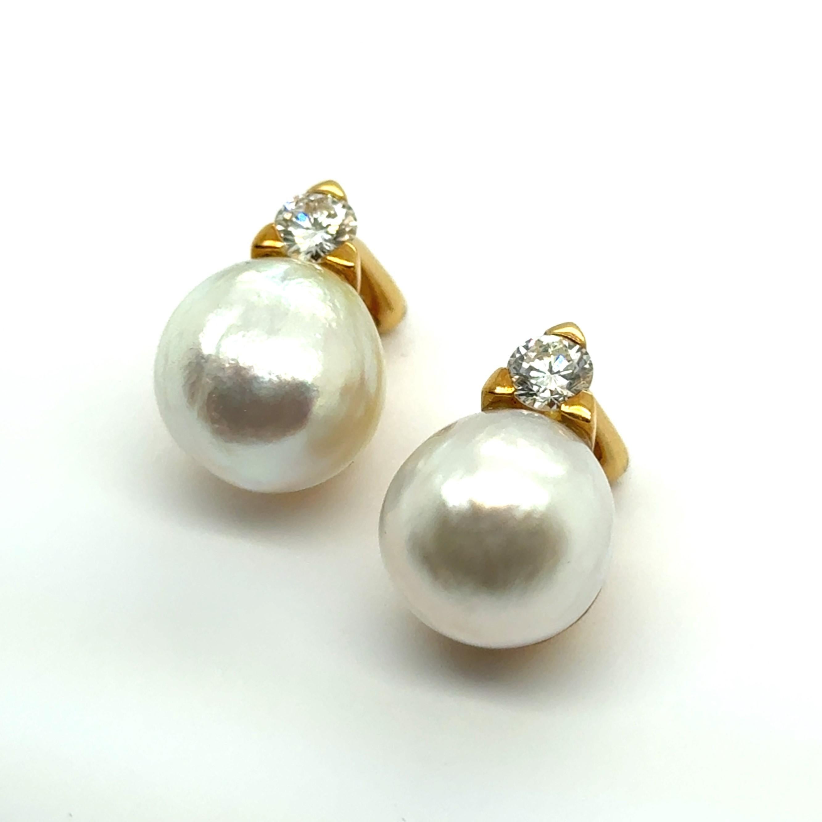 Round Cut Clip-on Earrings with South Sea Pearls & Diamonds in 18K Yellow Gold by Péclard For Sale