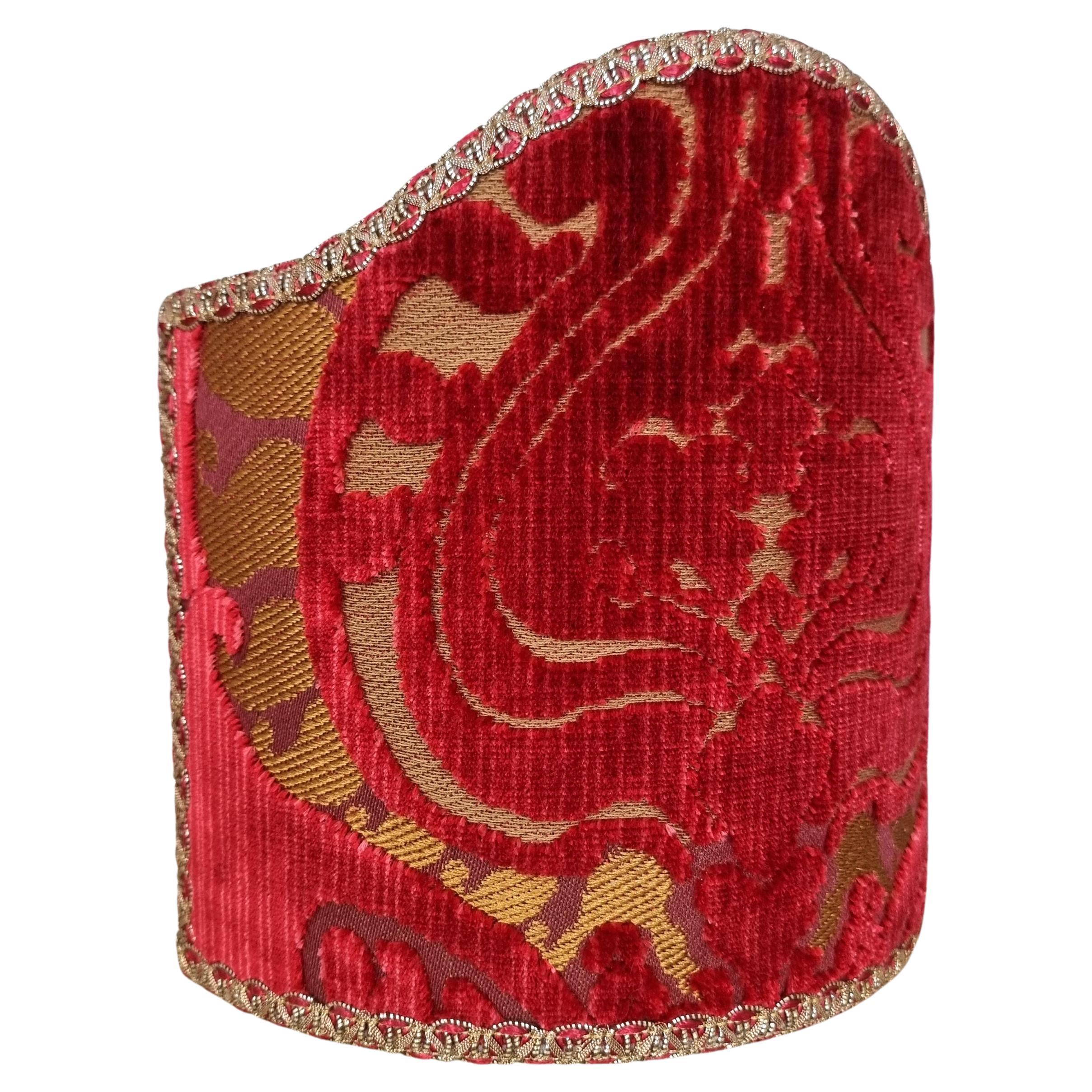 This clip-on lampshade with a fitting that clips over the light bulb is handmade using Luigi Bevilacqua heddle velvet - Torcello pattern - in red color, finished with red and gold trim. Suitable for candelabra bulbs only.
The refined pattern of