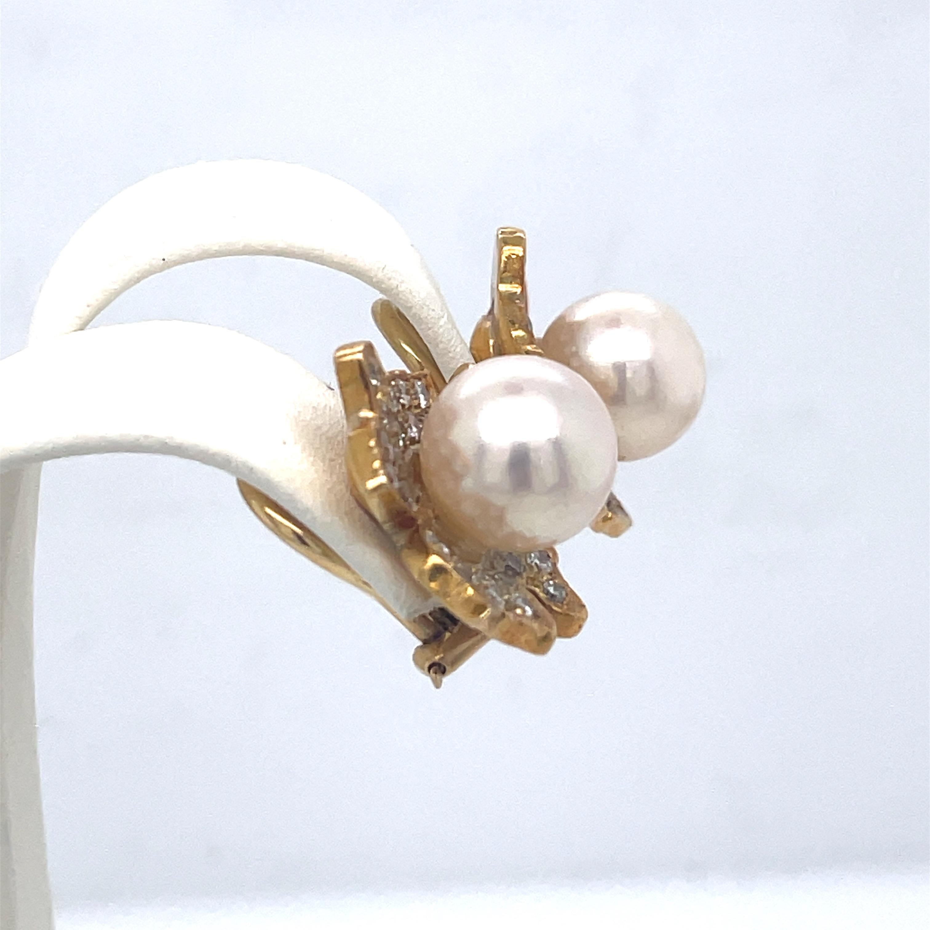 Clip-On Pearl and Diamonds Vintage Earrings, Flower Peral Earrings, Yellow Gold For Sale 3