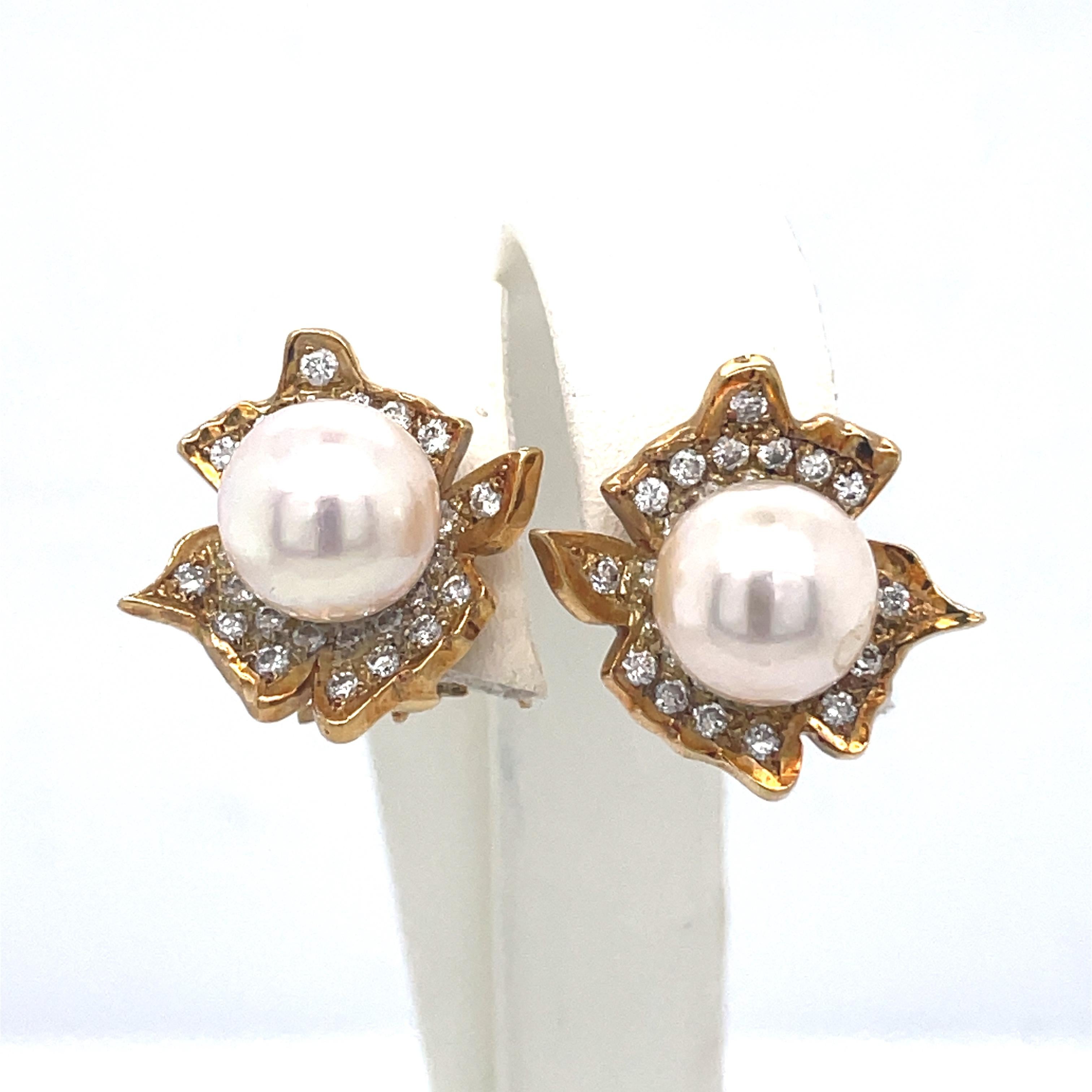 Clip-On Pearl and Diamonds Vintage Earrings, Flower Peral Earrings, Yellow Gold For Sale 3