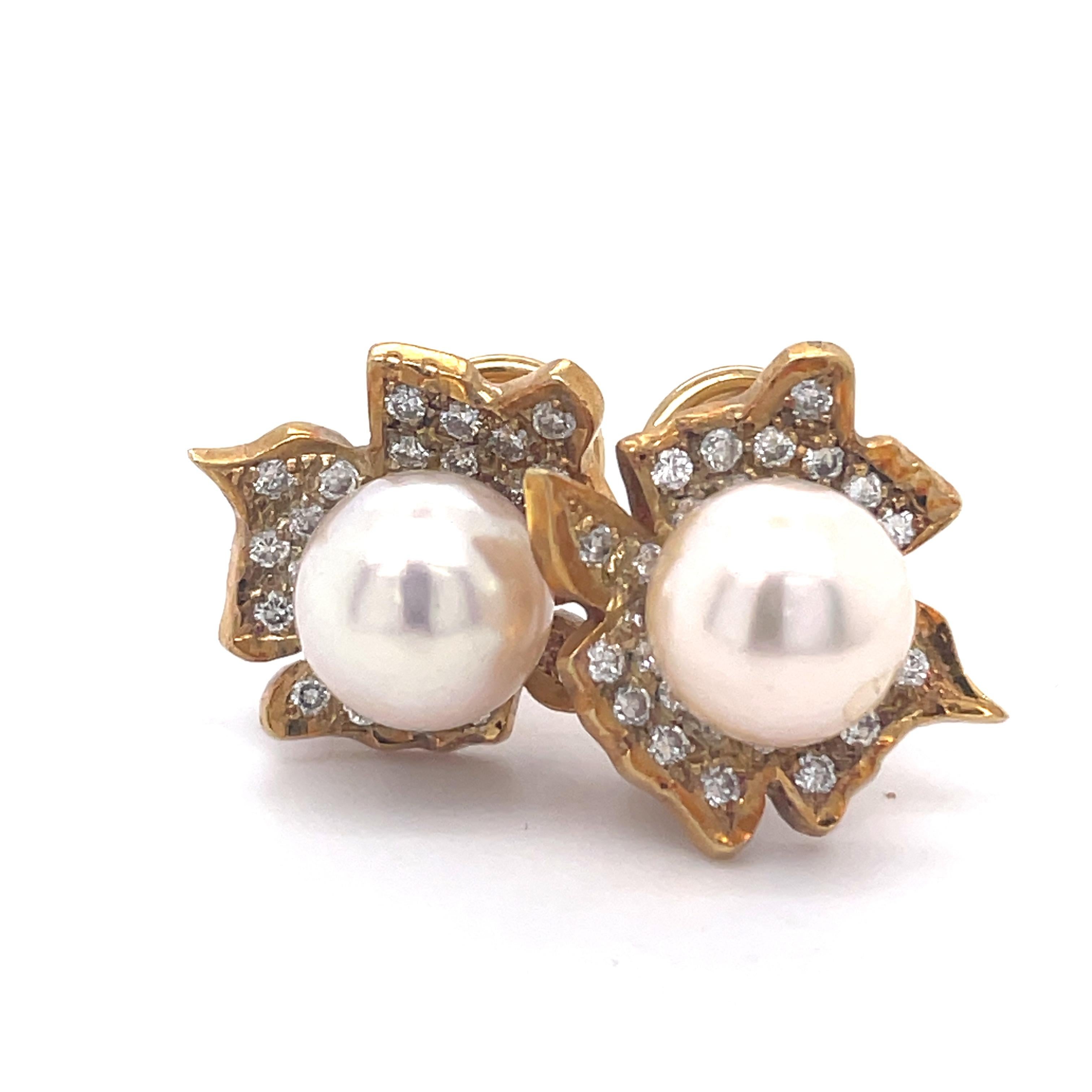Round Cut Clip-On Pearl and Diamonds Vintage Earrings, Flower Peral Earrings, Yellow Gold For Sale