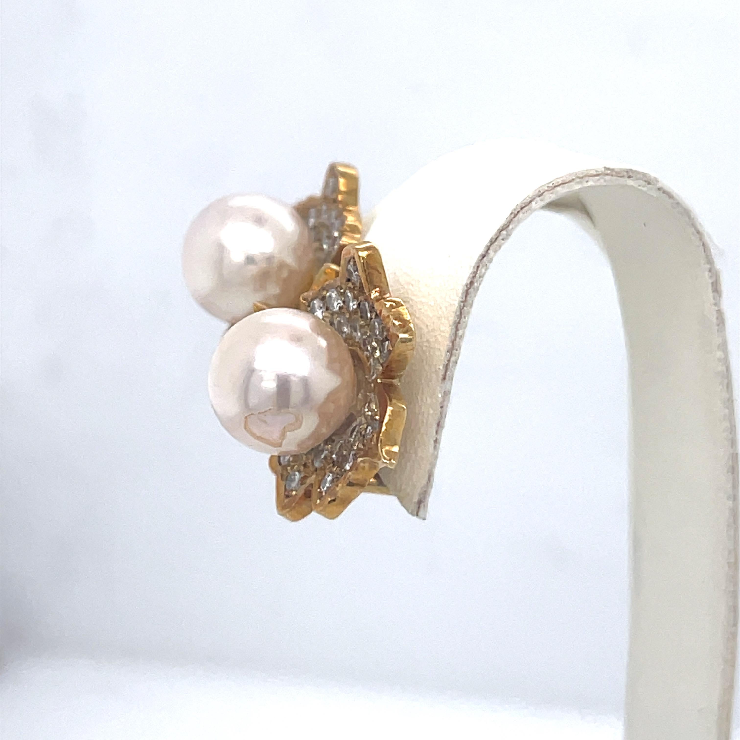 Clip-On Pearl and Diamonds Vintage Earrings, Flower Peral Earrings, Yellow Gold For Sale 1
