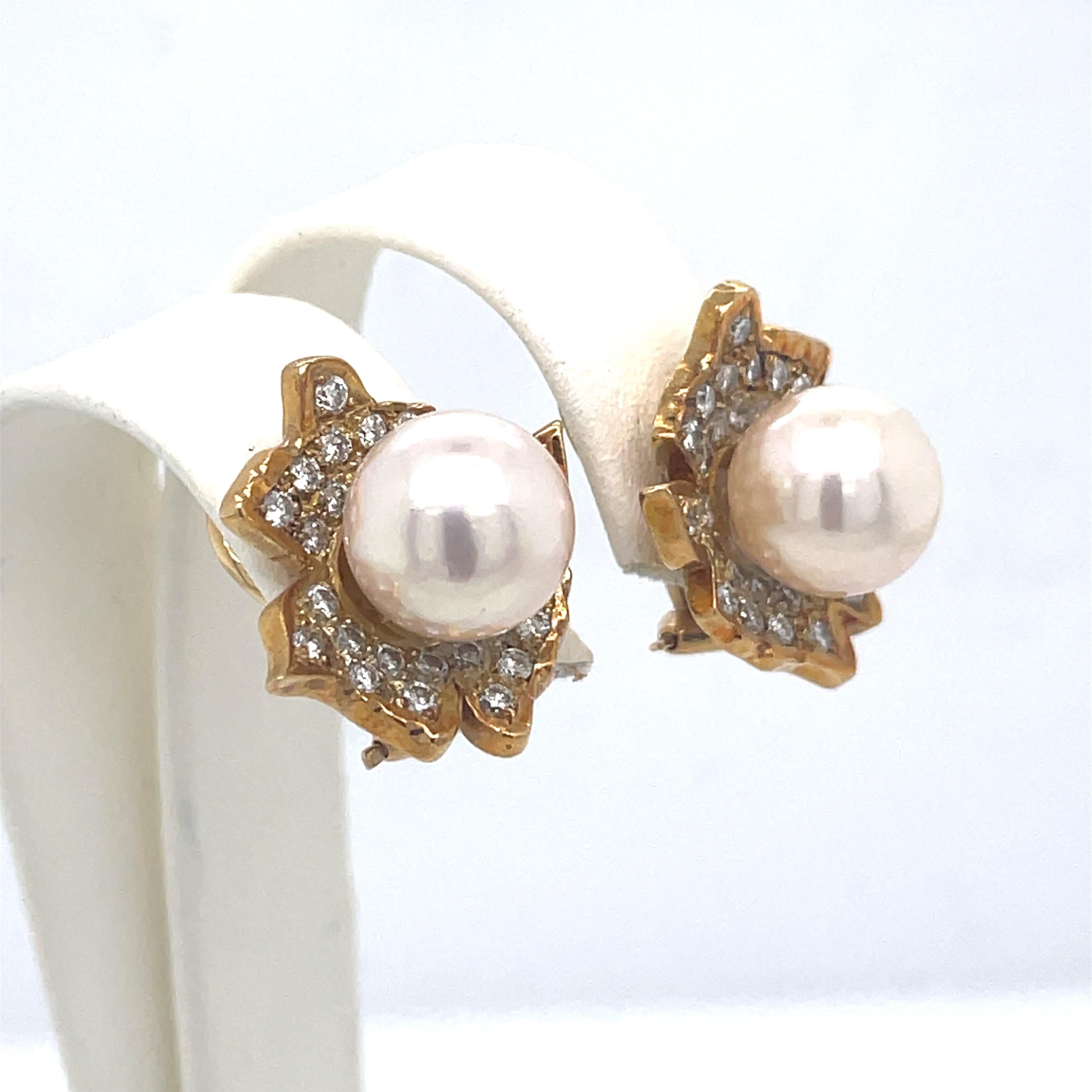 Clip-On Pearl and Diamonds Vintage Earrings, Flower Peral Earrings, Yellow Gold For Sale 2