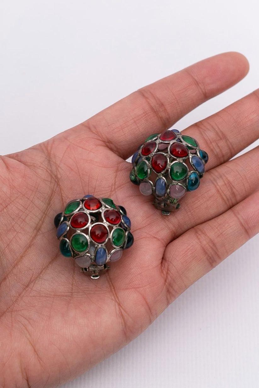 Clip-on Silvery Metal Earrings with Multicolor Glass Paste For Sale 1