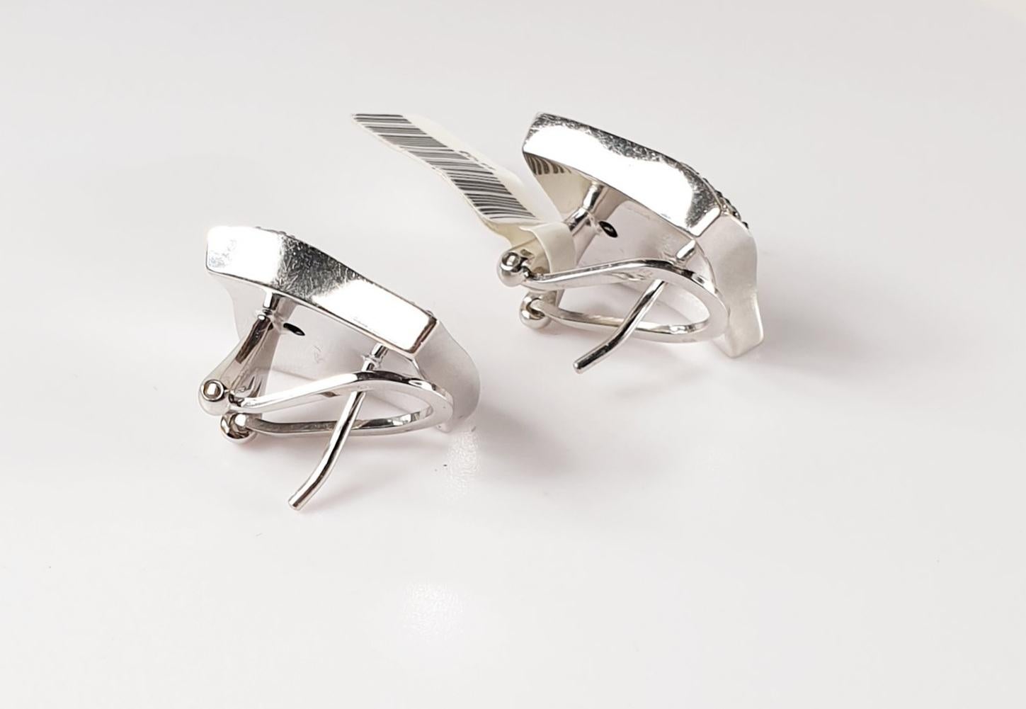 Brilliant Cut  Clip on White, Brown Diamond and sapphires Earrings in 18 Karat White Gold For Sale
