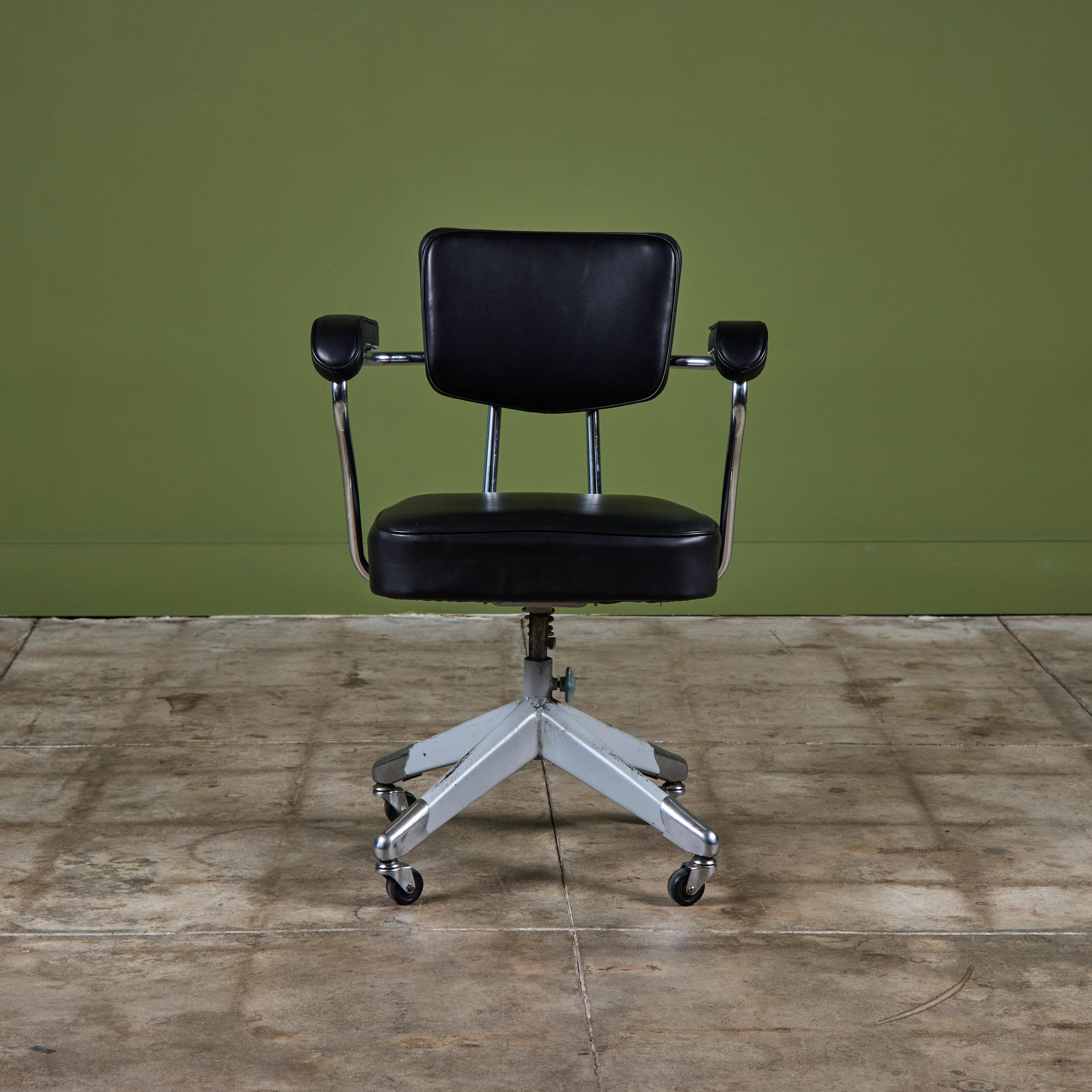 Mid-Century moderno Sedia da ufficio Clipper in pelle nera in vendita