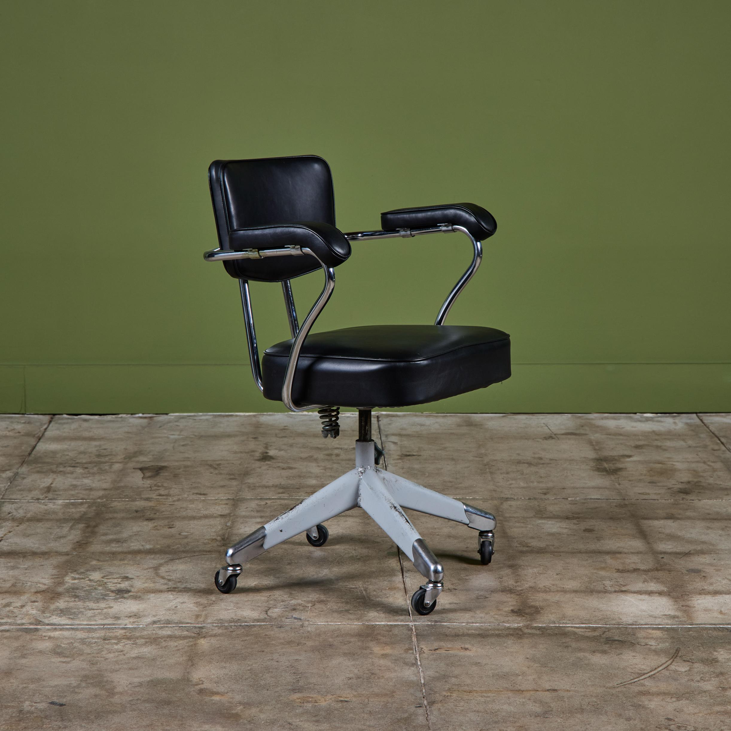 Giapponese Sedia da ufficio Clipper in pelle nera in vendita