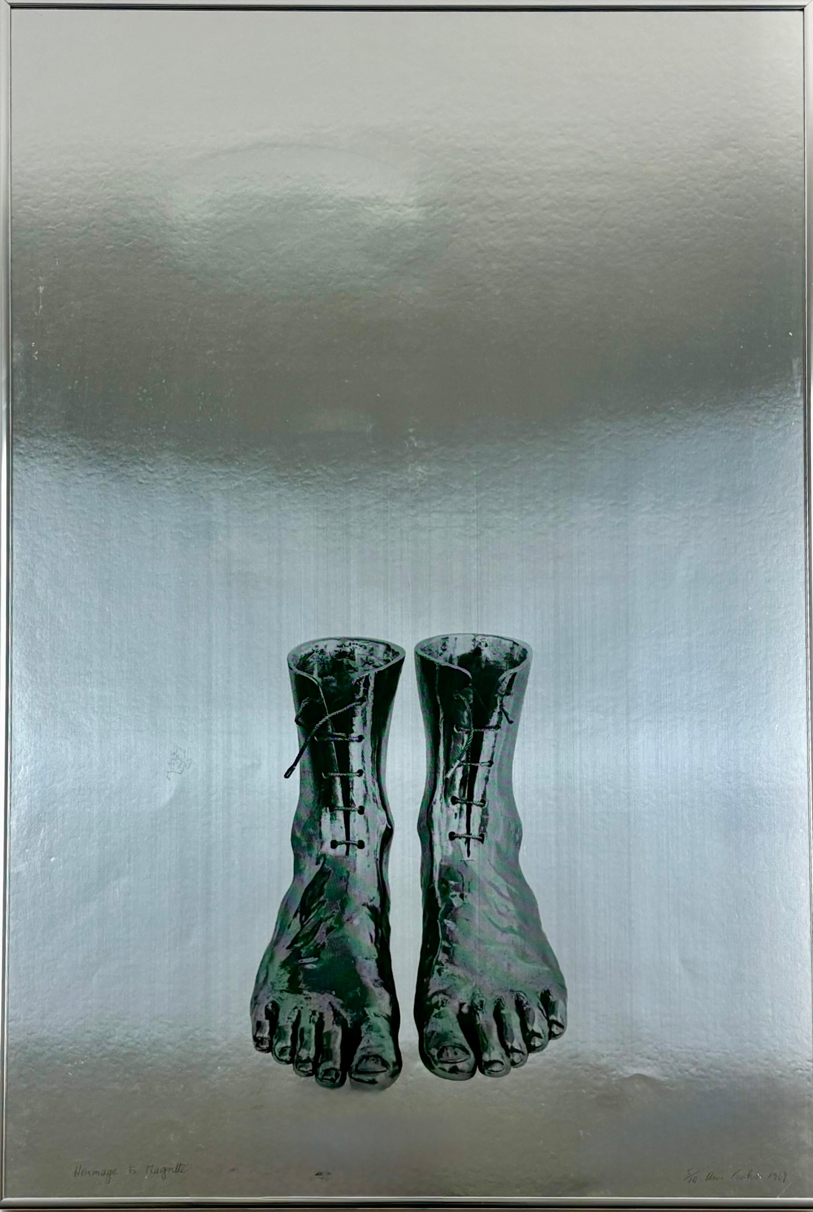 Clive Barker, importante artista pop británico 
Homenaje a Magritte nº 2 y Homenaje a Magritte nº 3, que también tengo a la venta, se conservan en las Colecciones Tate. La obra de Barkers se encuentra en importantes galerías de todo el mundo
Barker