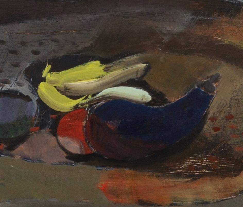 Natura morta su tavolino, 1990 - Pittura a olio con frutta in grigio e rosso in vendita 1