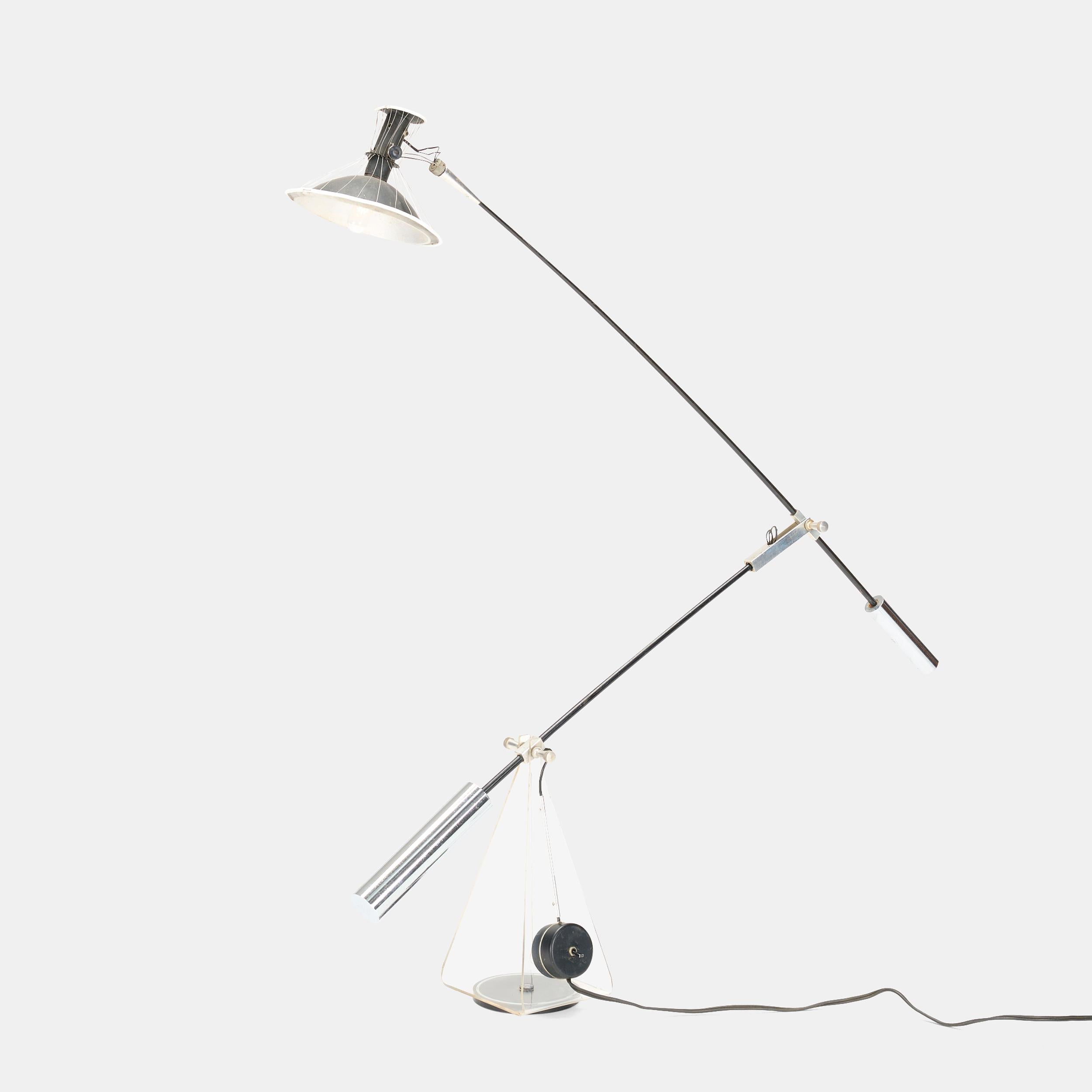 Clive Entwistle rara lámpara de mesa articulada EE.UU., c. 1965

Dimensiones: 41 1/2