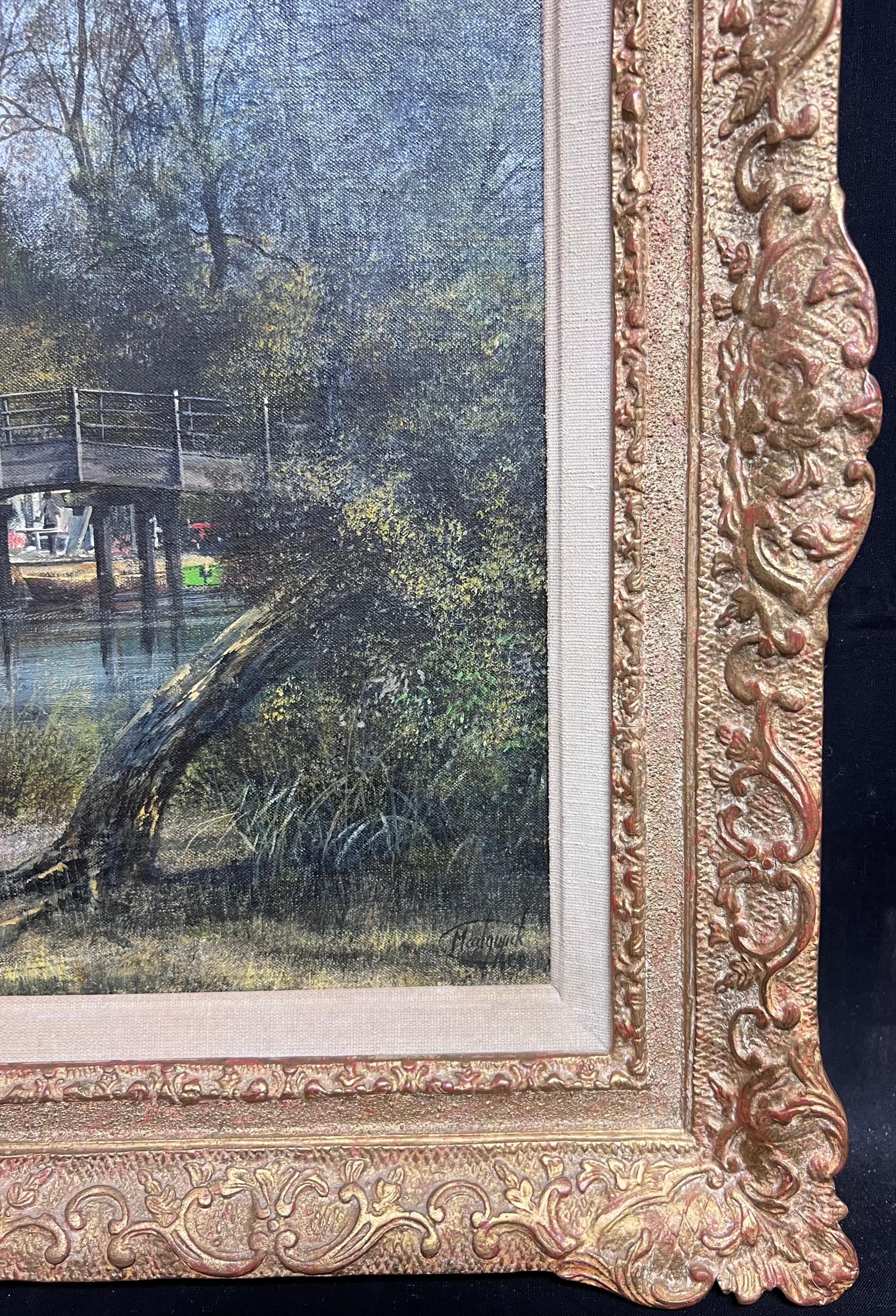 Tradicional cabaña inglesa de paja junto al río con cisnes Artista británico catalogado en venta 6