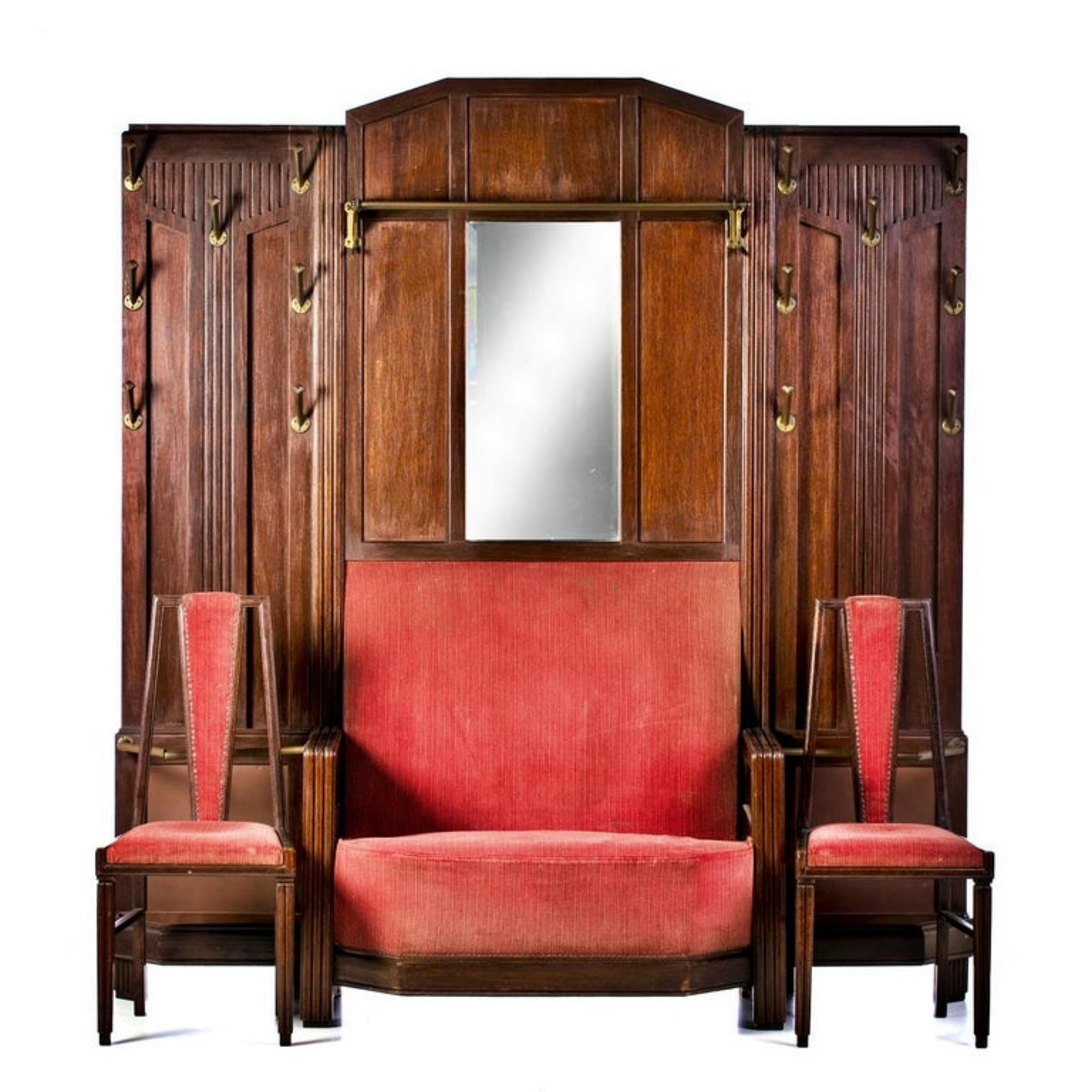 Cloakroom Art Deco sofa.
In mahogany, with mirror in the center and sofa in metal applications. Signs of use.
Dim:: (larger) 205 x 197 x 60 cm.
Good conditions.