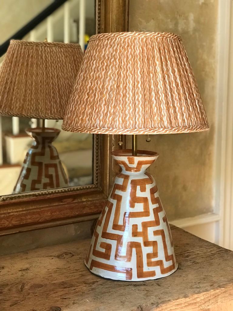 Cloche-form hand painted ceramic lamp in geometric brown In New Condition For Sale In Charlottesville, VA