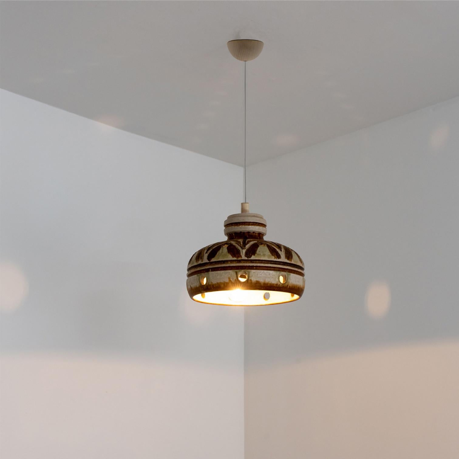 Cloche Ivory Terra Ceramic Pendant Light, Denmark, 1970 In Good Condition For Sale In Rijssen, NL