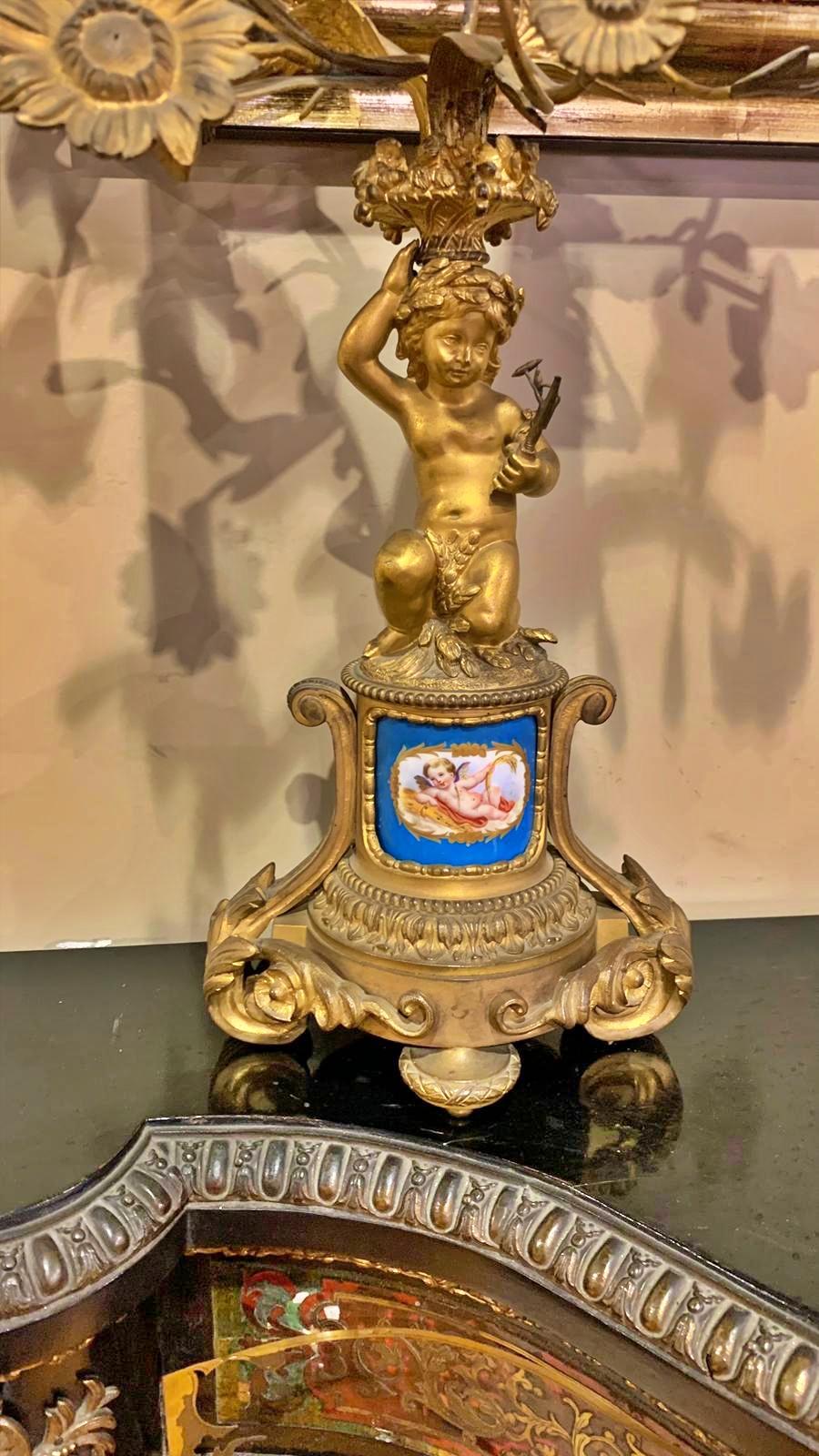 Horloge et paire de chandeliers Napoléon III, France, XIXe siècle en vente 2
