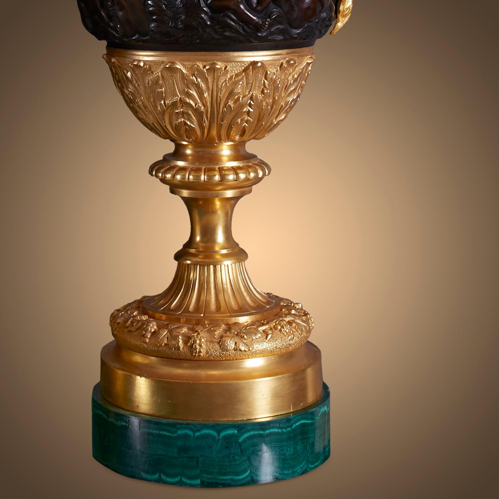 Clock and vase Set 19th Century Louis Philippe Charles X style with 8-song en vente 9
