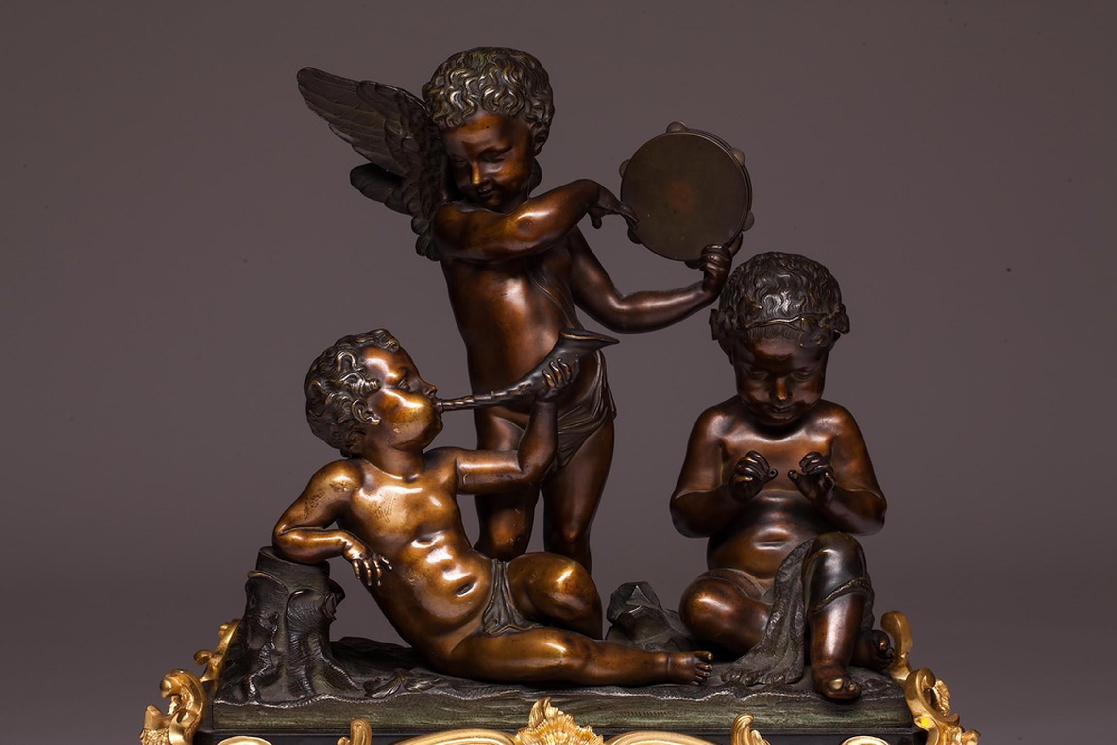 Gilt and patinated bronze figural mantel clock. Jean-François Denière and Cailleaux, 19 century.
The black marble clock with a circular dial with gilt Roman numerals and with bronze inlay on the marble. The movement is stamped ‘DENIERE / A PARIS’