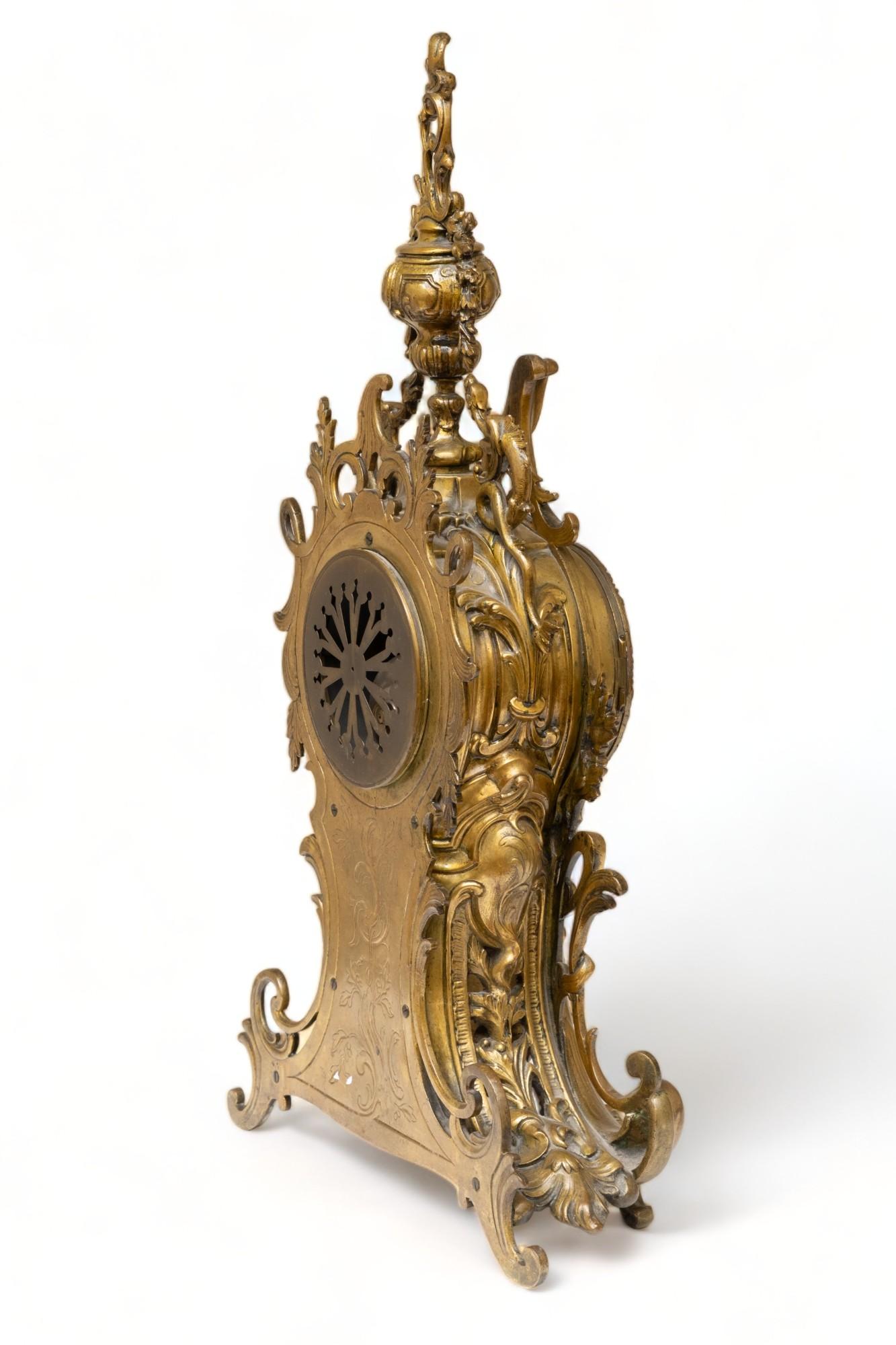Uhren-Garnitur-Kaminsims, beeindruckend, 21 Zoll hoch, vergoldete Bronze im Zustand „Gut“ im Angebot in Kingston, NY