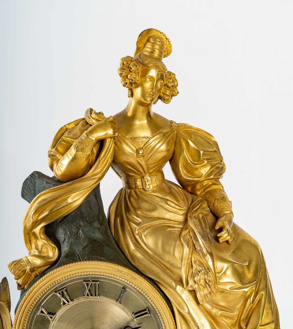 Fin du XIXe siècle Horloge en bronze doré et patiné en vente