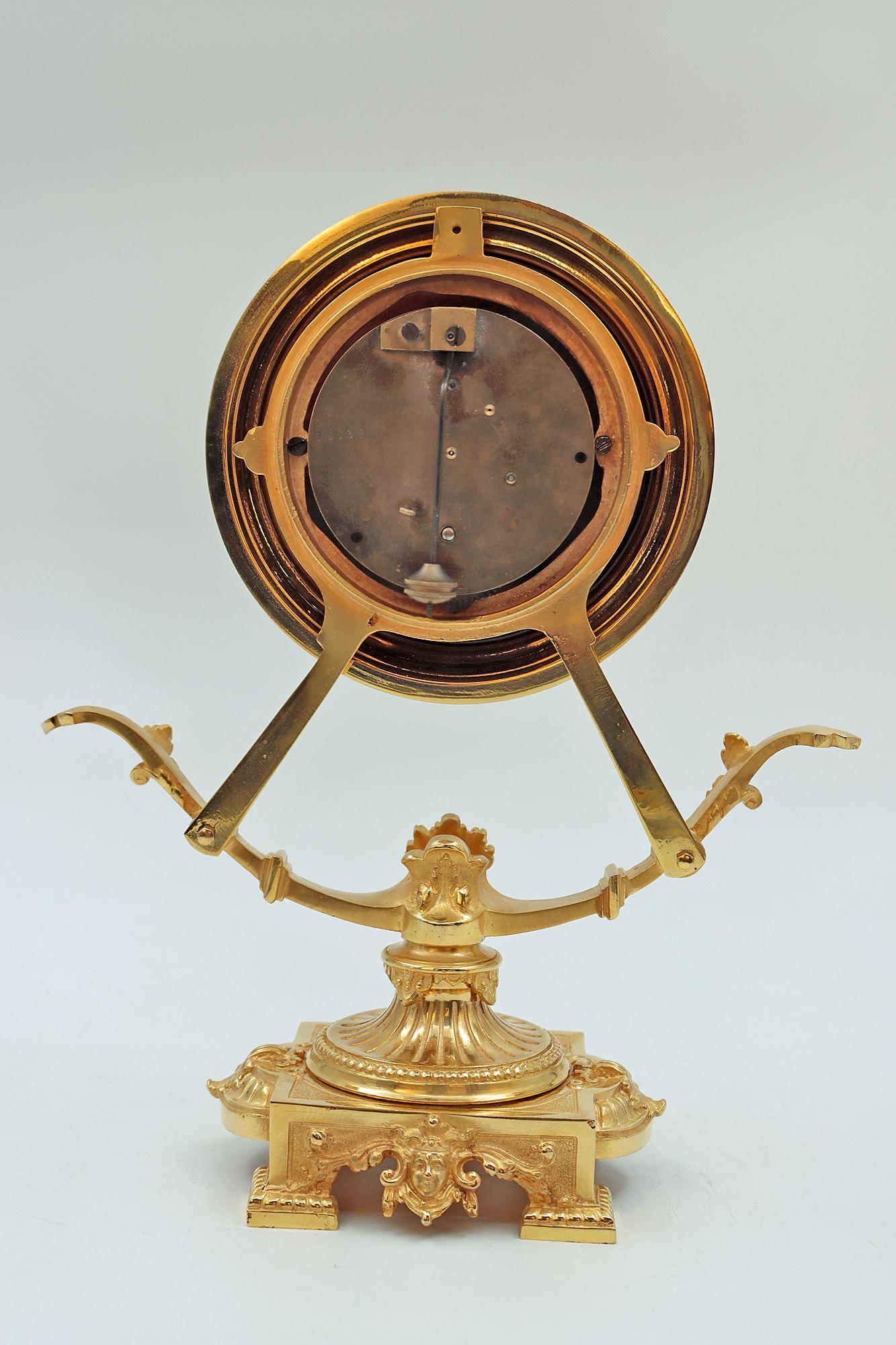 Clock in Gilt Bronze, 19th Century In Good Condition In Saint-Ouen, FR