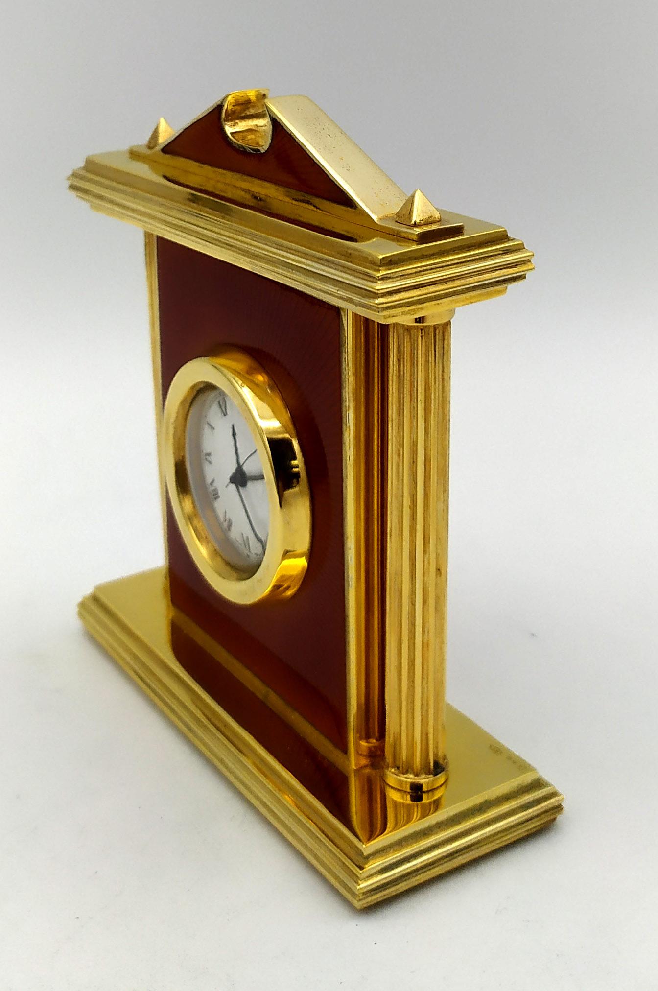 Clock Red fired enamel on guillochè, with columns in Neoclassico Salimbeni In Excellent Condition For Sale In Firenze, FI