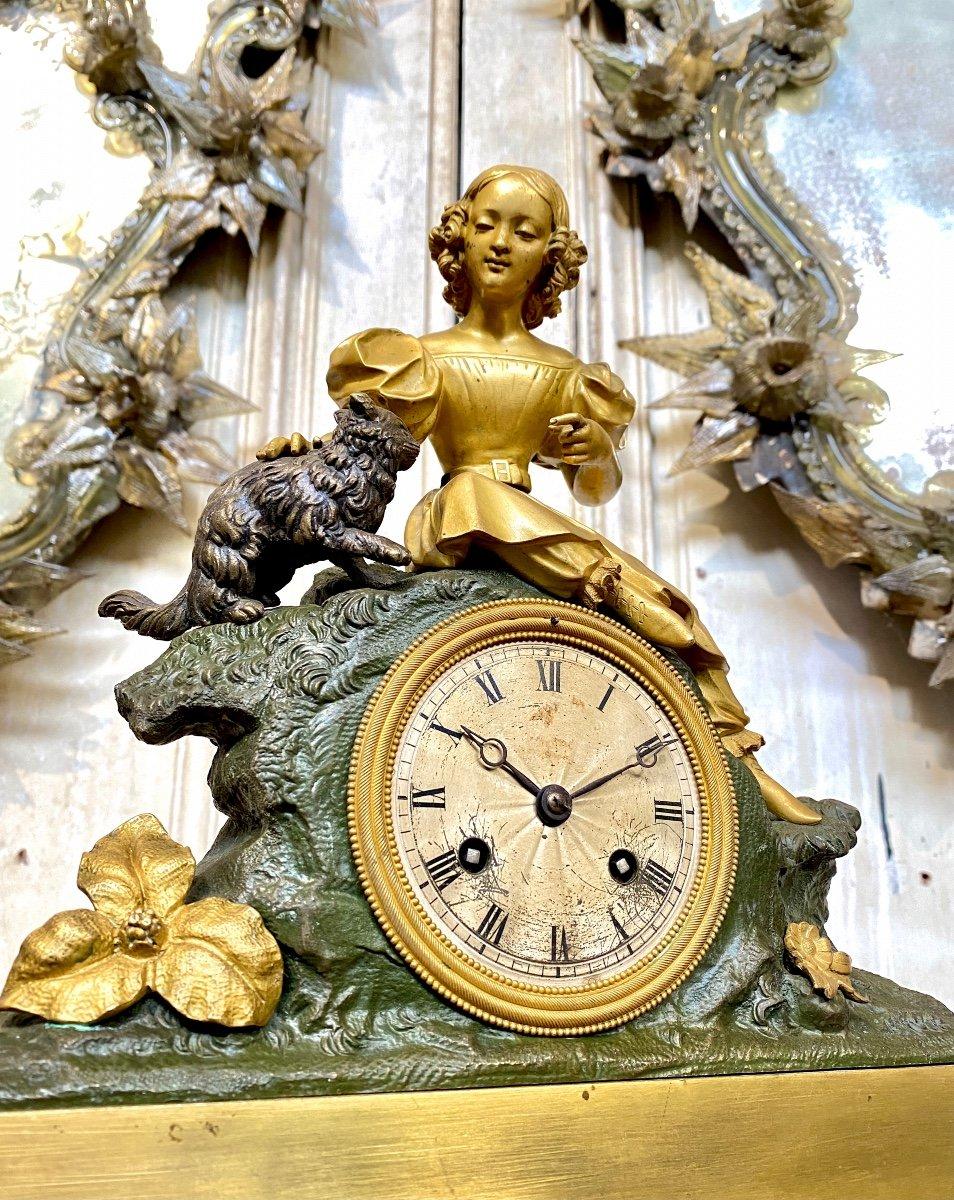 Horloge avec fille et chat en bronze doré, période Louis Philippe, XIXe siècle en vente 5