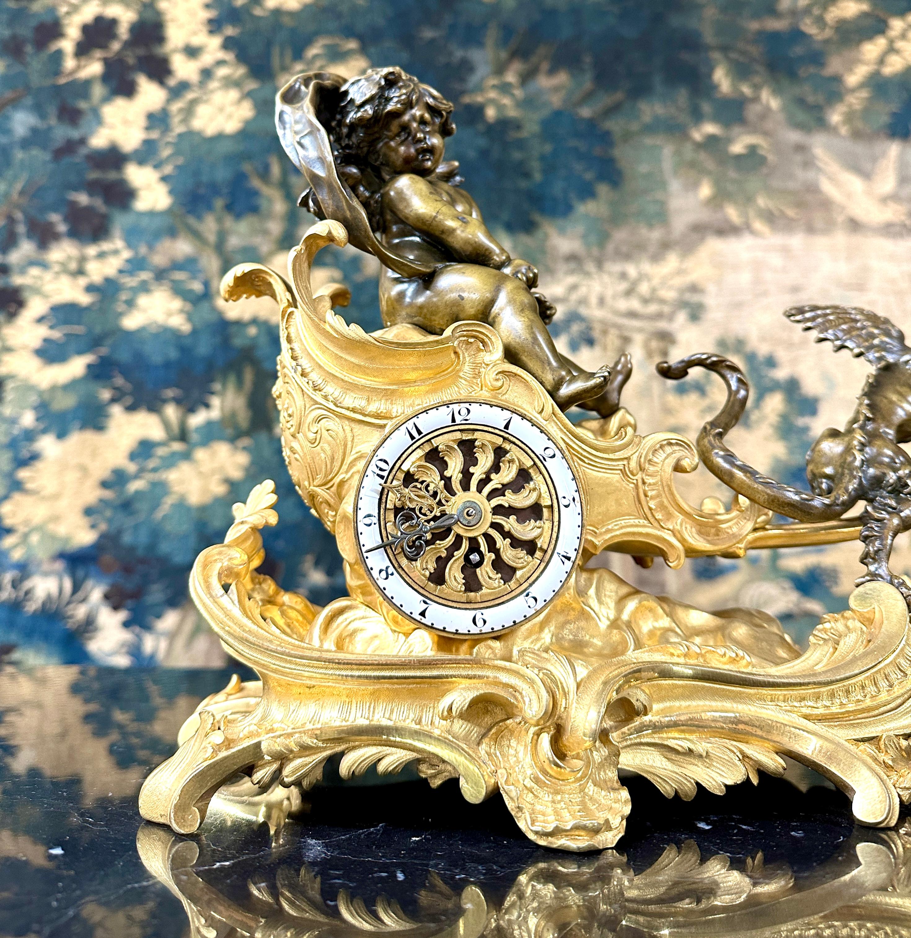 Rare clock of rockery shape with love on a chariot pulled by a dragon. Work in gilded bronze and patinated bronze from the Napoleon III period. Model attributed to François Linke whose rocky shape is recognizable on other similar models, in