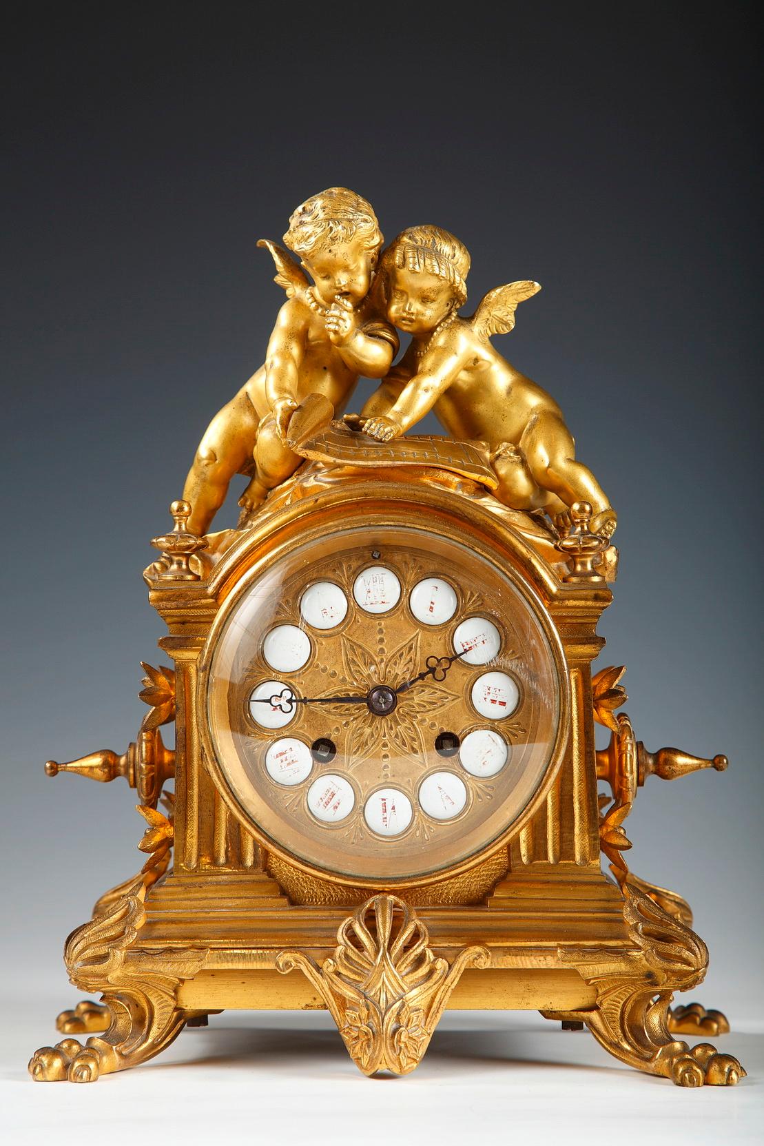 Signed D’Aureville et Chameroy, Maison Barbot

A very fine Greek style clock made in gilded bronze, standing on four claw feet. Topped with two cherubs reading a floor plan.

The Barbot company, installed Chapon street in Paris between 1840 and