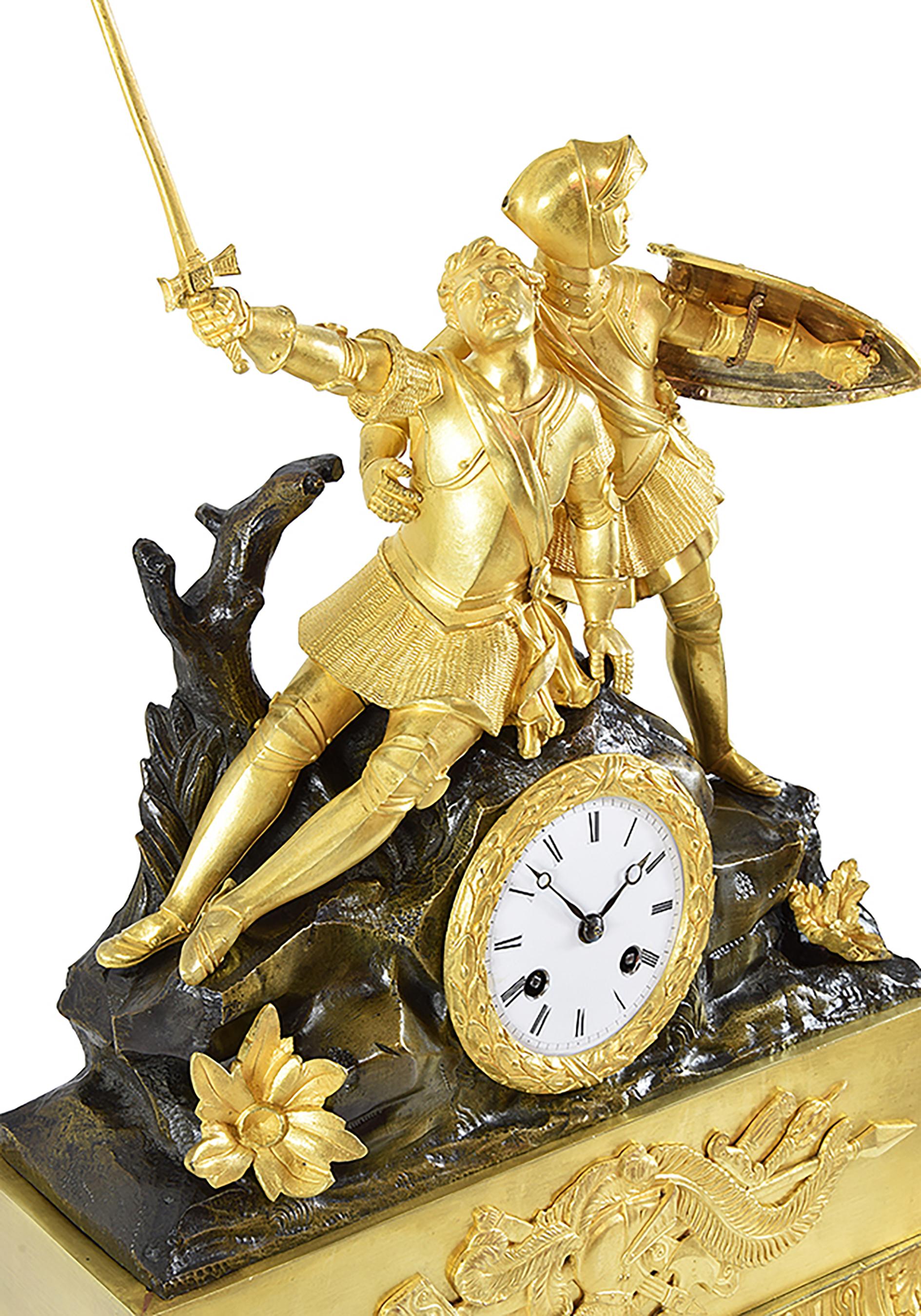 Uhr mit Rittern aus vergoldeter Bronze und patinierter Bronze – Zeit der Restauration im Zustand „Gut“ im Angebot in CRÉTEIL, FR