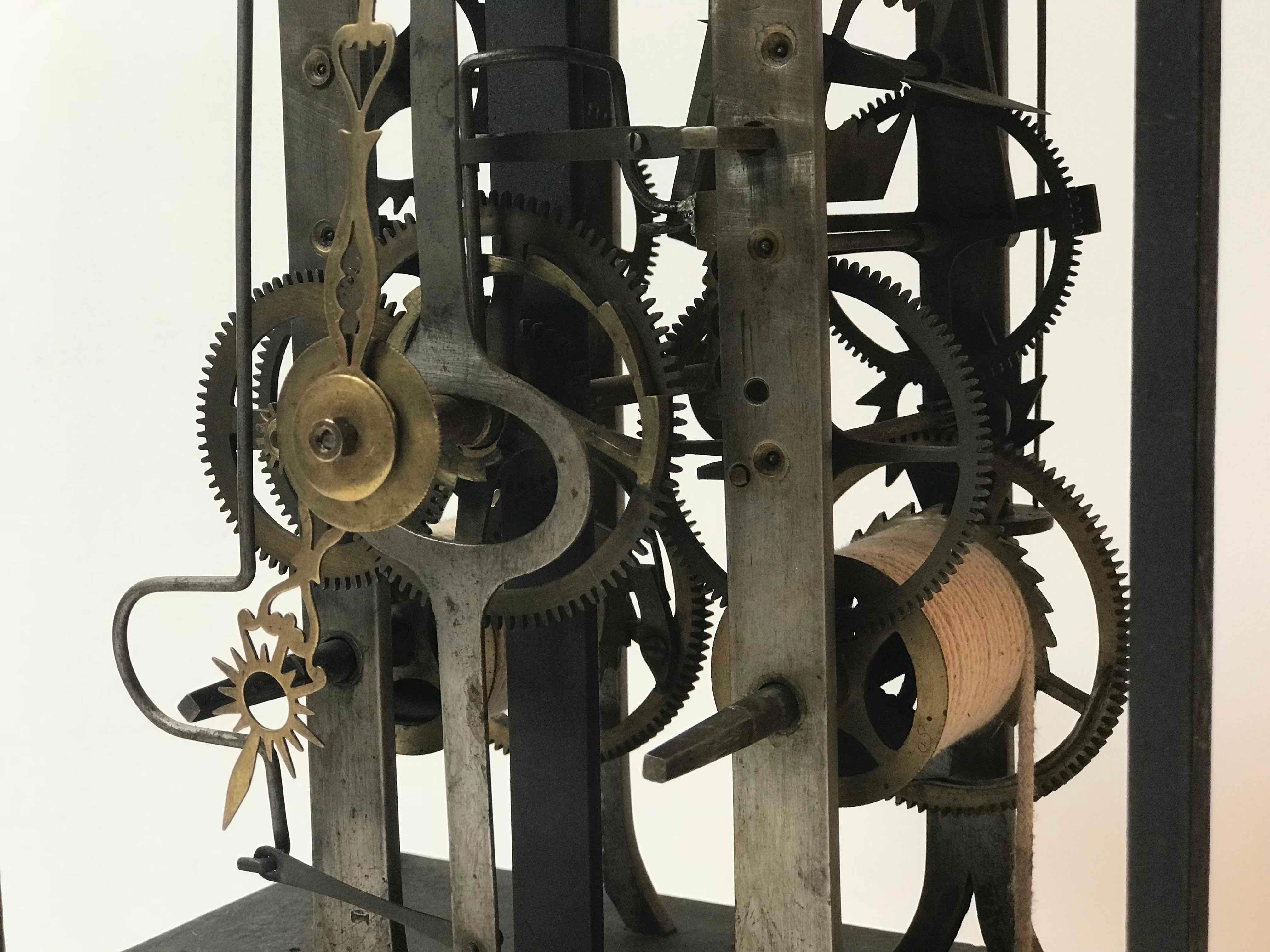Clock Works from 19th Century Long Case Clock Mounted on Stand as Sculpture (Französisch)