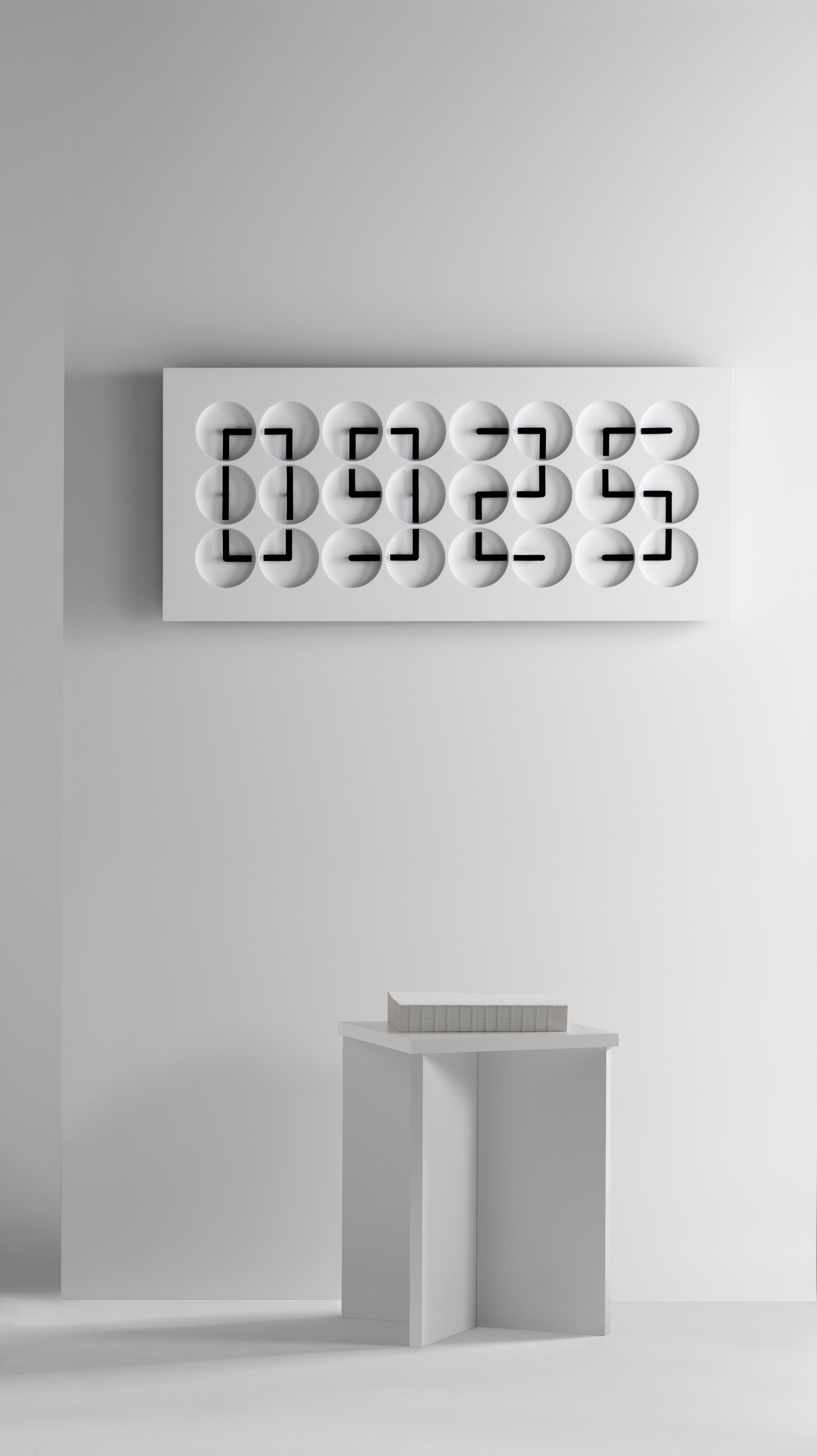 Suédois Horloge ClockClock 24 White par Humans since 1982, sculpture cinétique, horloge murale en vente