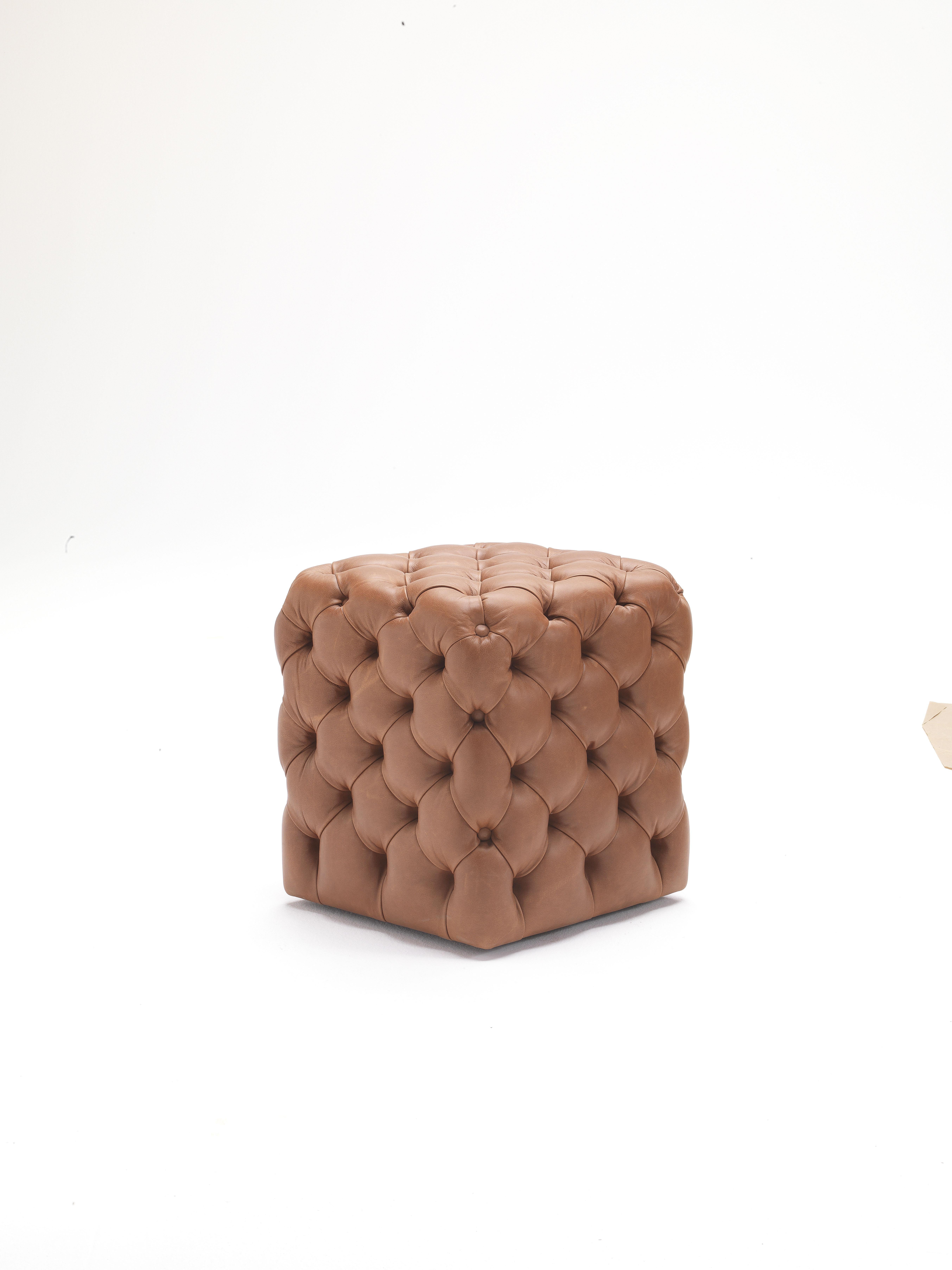 Pouf with non-deformable poliurethane foam of different densities, wrapped with acrylic fiber. Covered in leather, eco-leather or fabric of the collection.