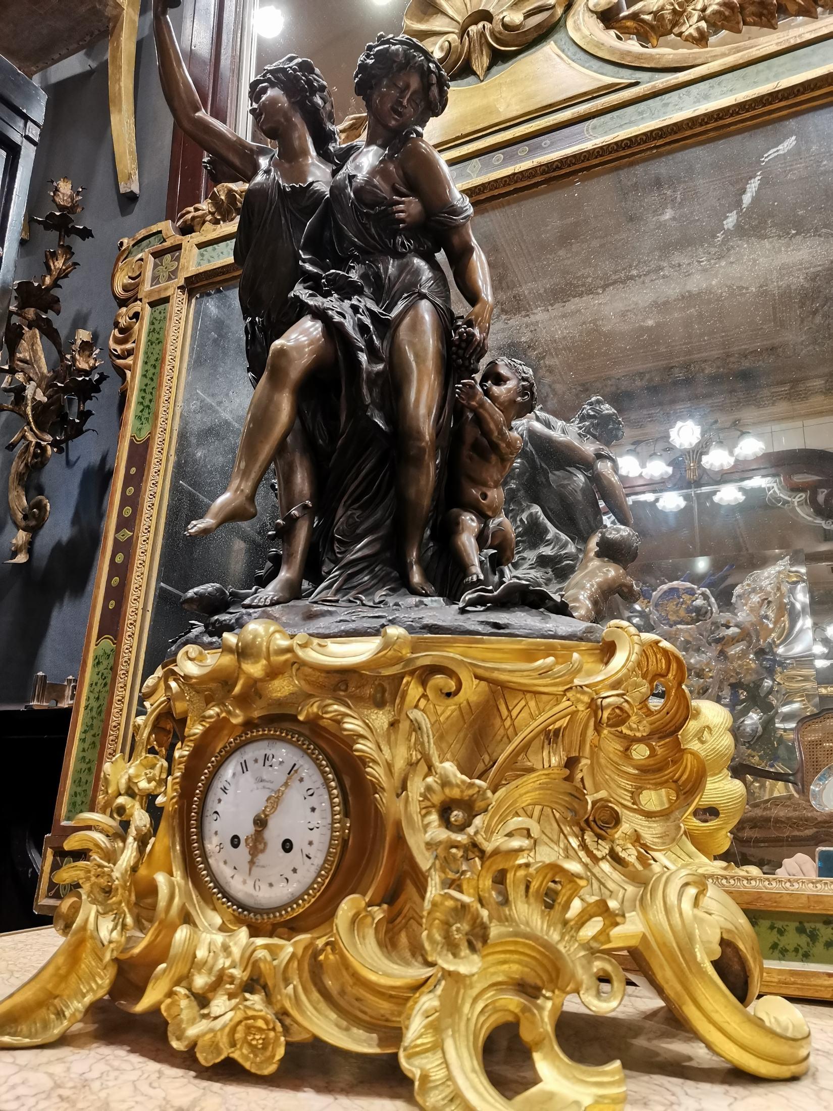 Very large and heavy bronze clock,the bronze is gilded and patinated.
The work of the bronze i very fine quality.
Signed:CLODION.
90 cm high and 50 kg aprox
19th century
very good condition.