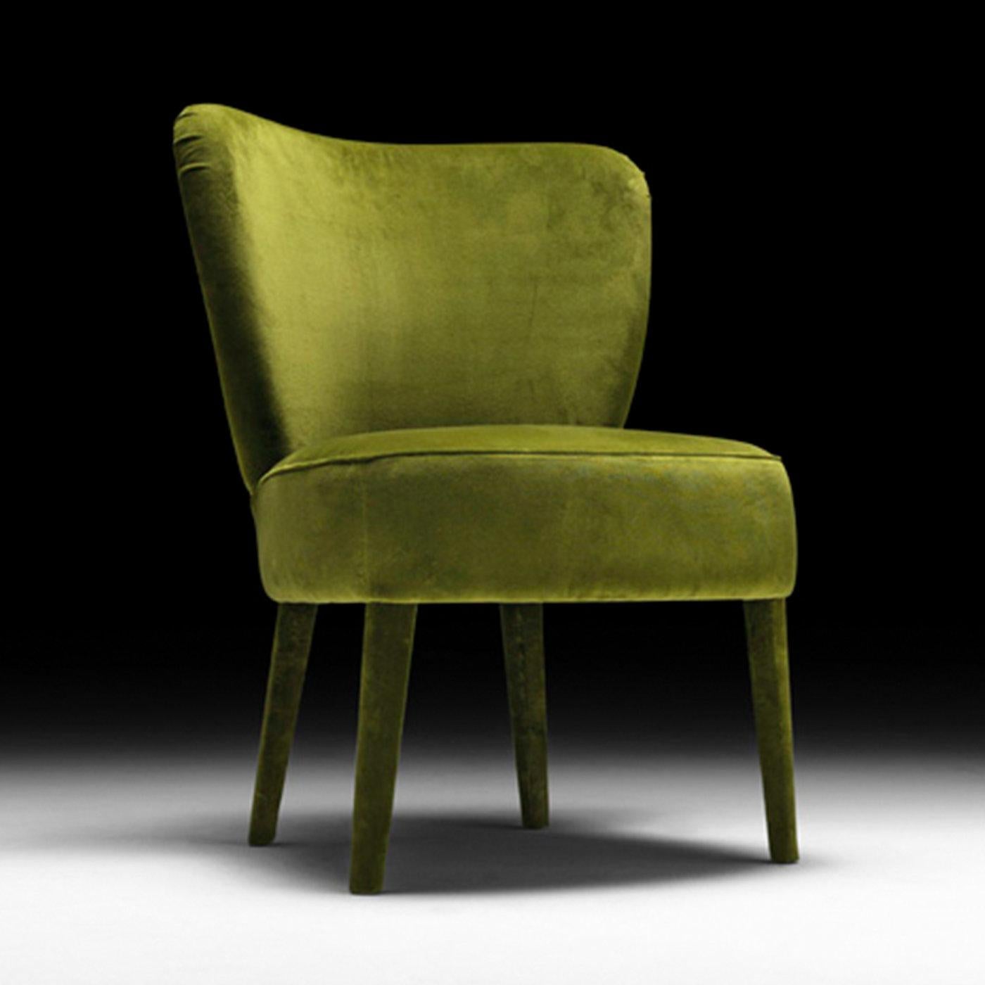 The elegant silhouette of this chair exudes comfort and relaxation. Resting on a beechwood structure, the seat and back are fashioned of fire-resistant polyurethane. The whole chair, including the feet, is covered with a captivating green fabric
